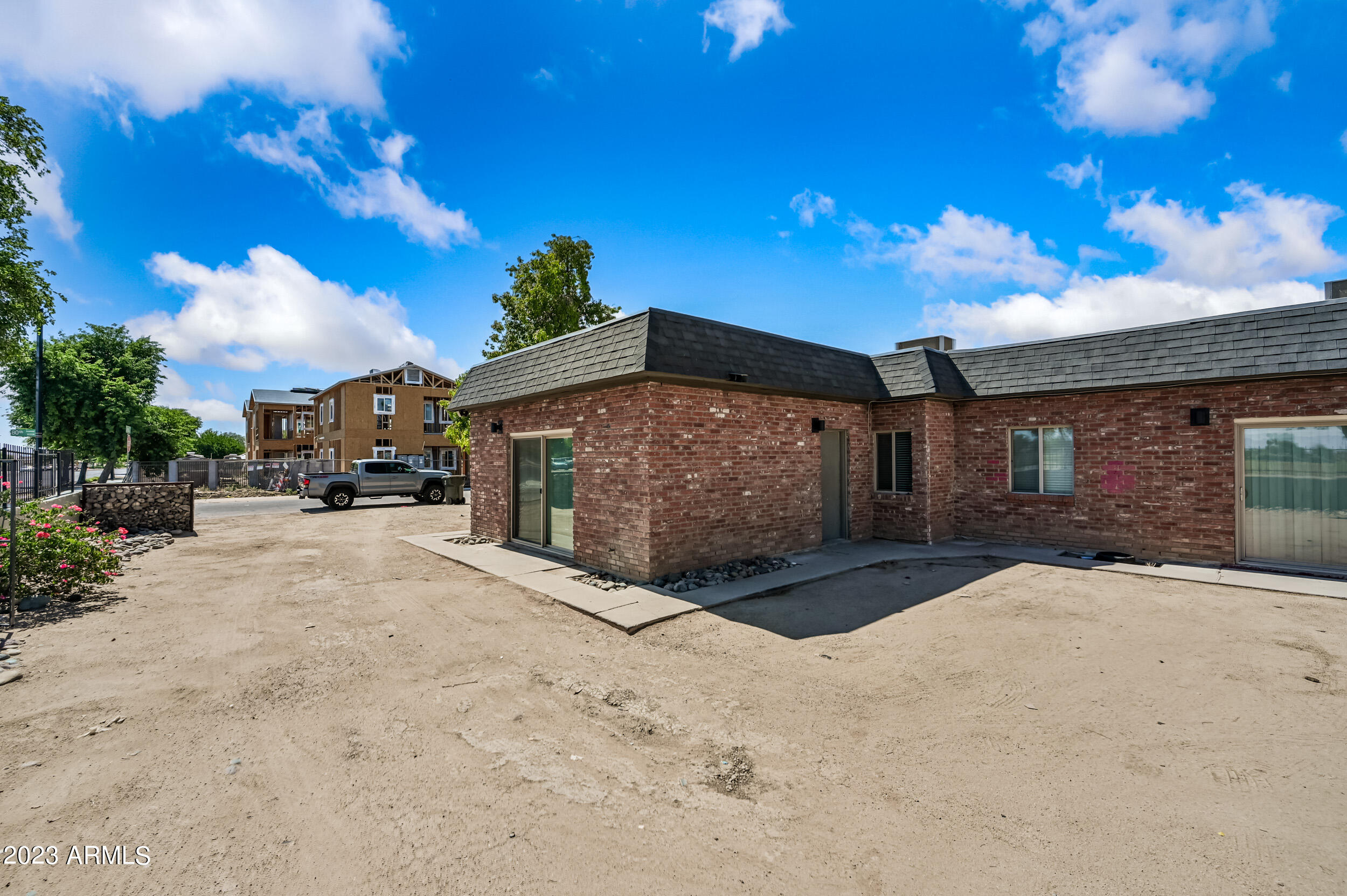 7956 W GLENDALE Avenue 1