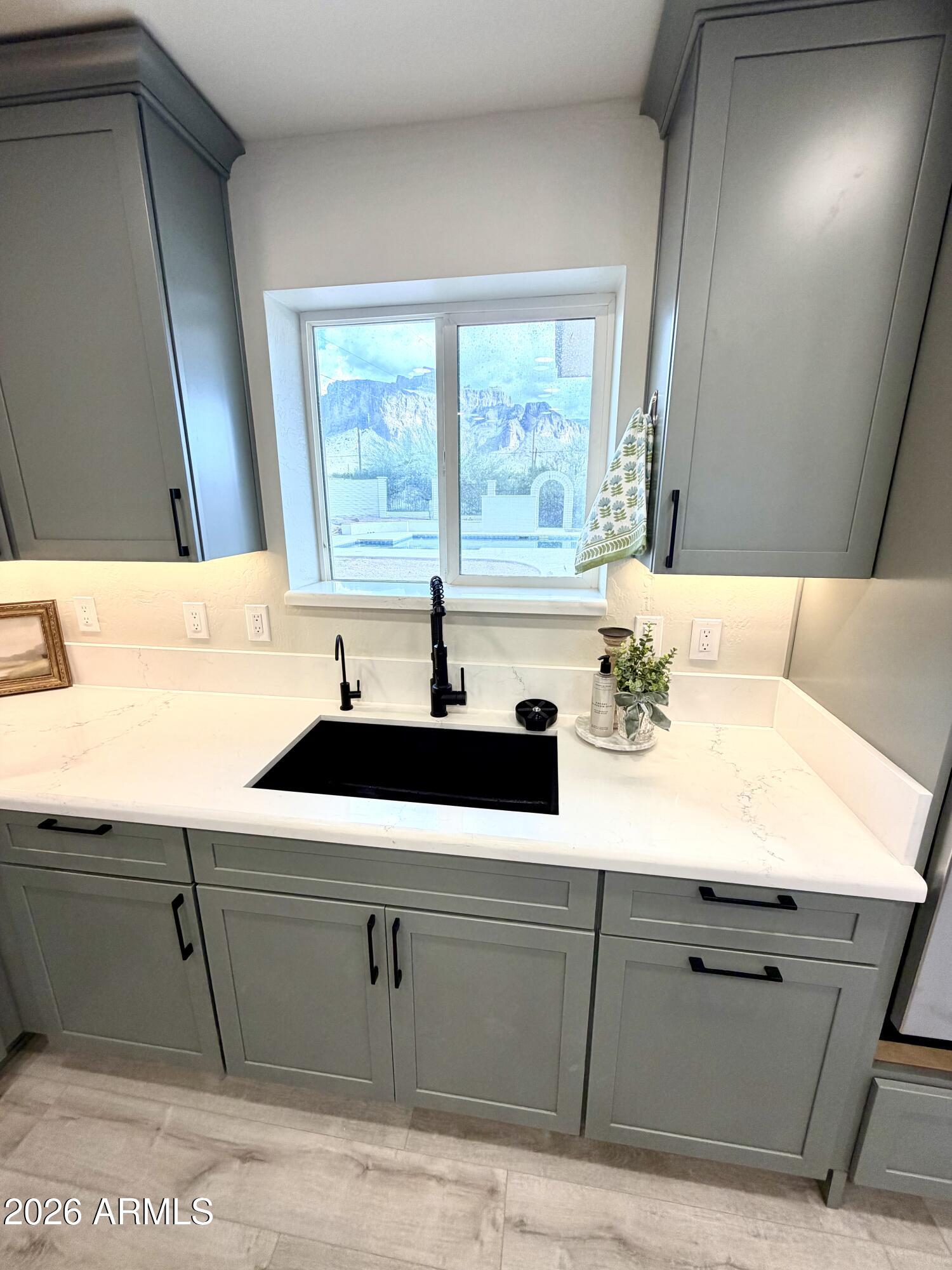 1165 N MOUNTAIN VIEW Road