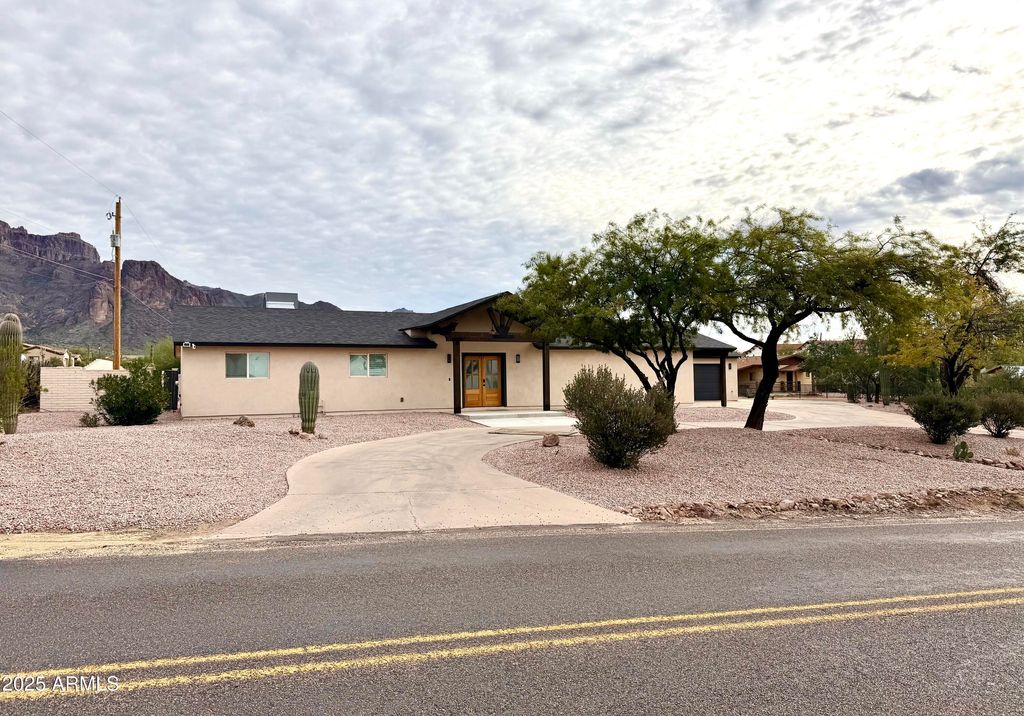 Photo of 1165 N Mountain View Road, Apache Junction, AZ 85119 (MLS # 6961692)