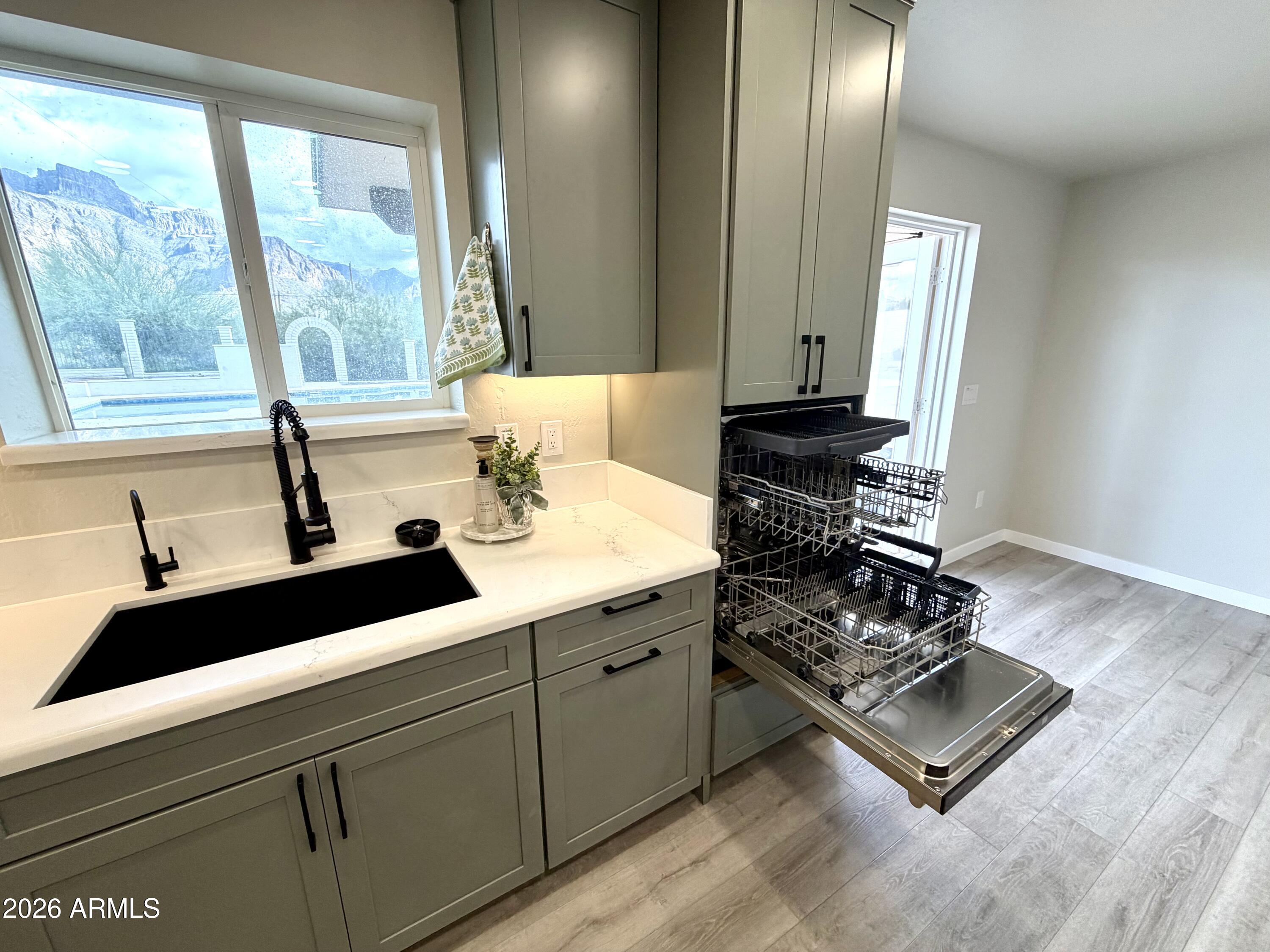 1165 N MOUNTAIN VIEW Road