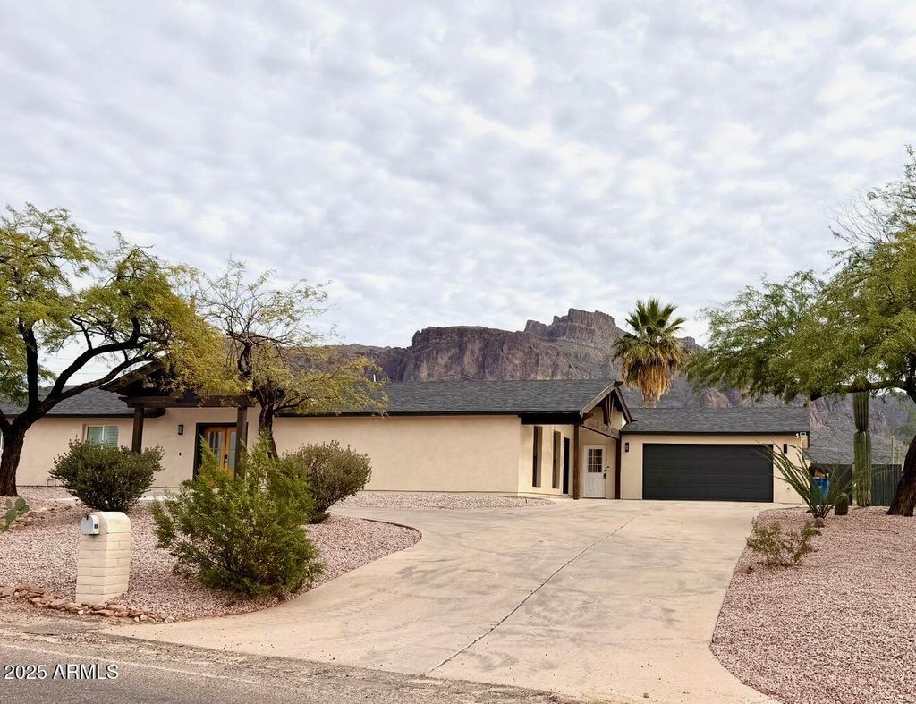 Photo of 1165 N Mountain View Road, Apache Junction, AZ 85119 (MLS # 6961692)
