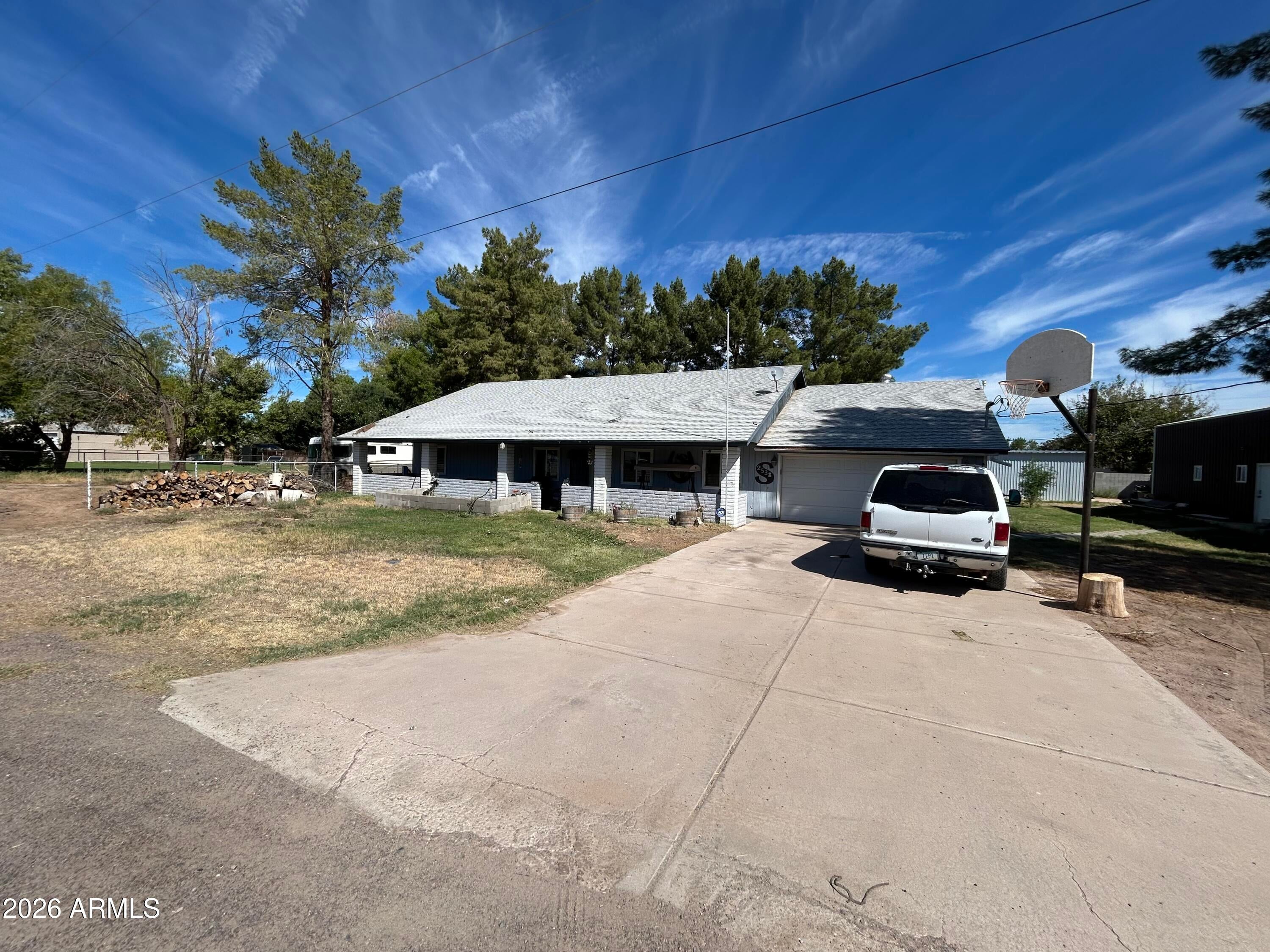 2538 E WALNUT Court