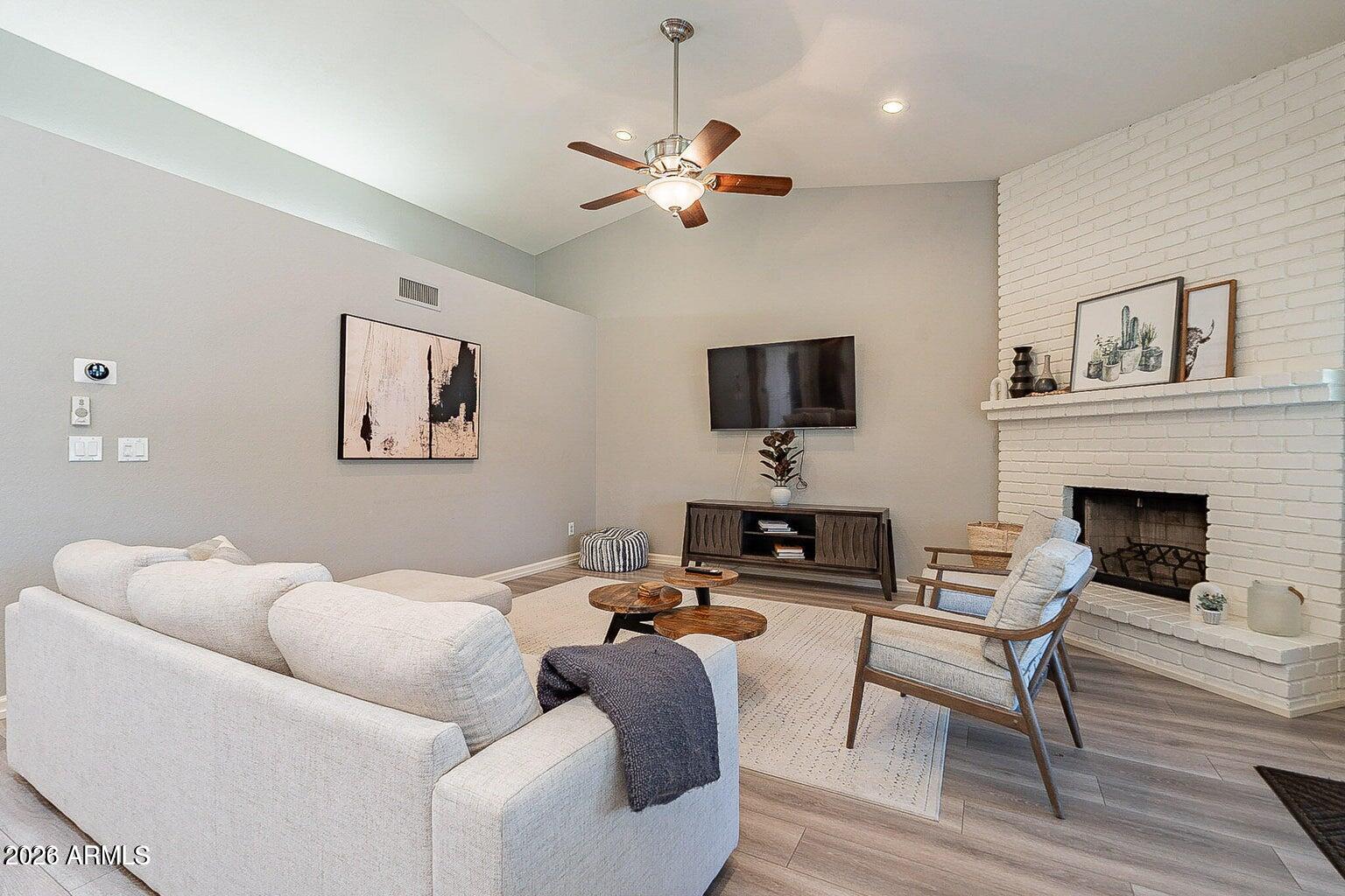 5879 E LE MARCHE Avenue