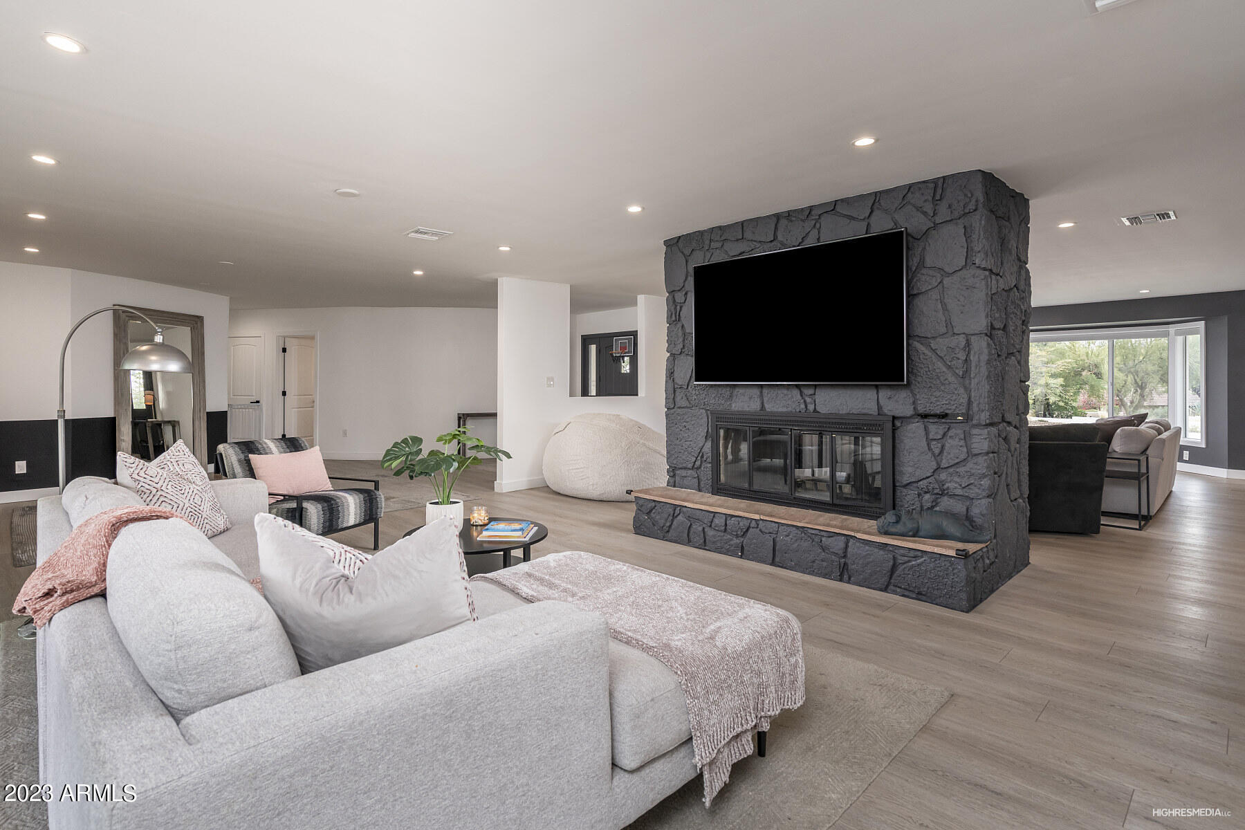 ROYAL VIEW - Residential