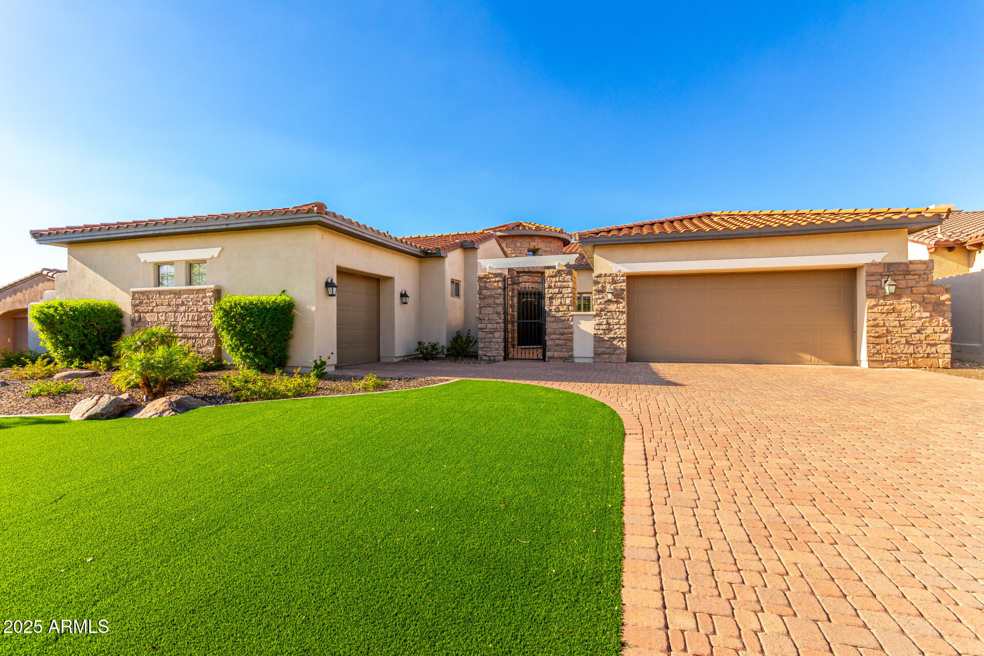9858 E CELTIC Drive