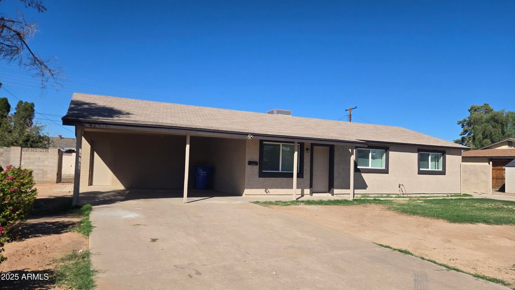 Photo of 3620 W Colter Street, Phoenix, AZ 85019 (MLS # 6935474)