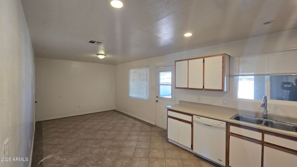 Photo of 3620 W Colter Street, Phoenix, AZ 85019 (MLS # 6935474)