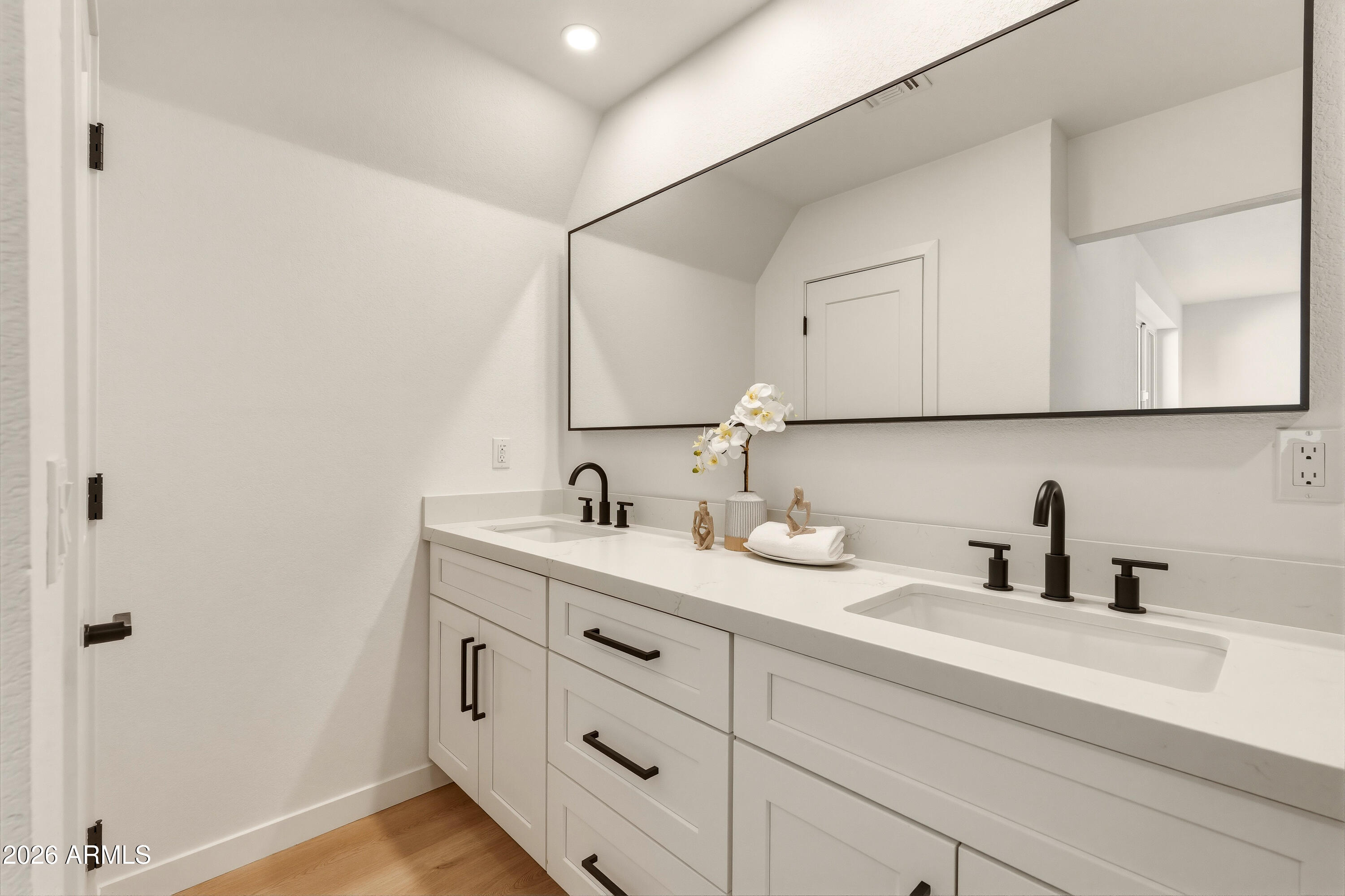 10 W GEORGIA Avenue 16