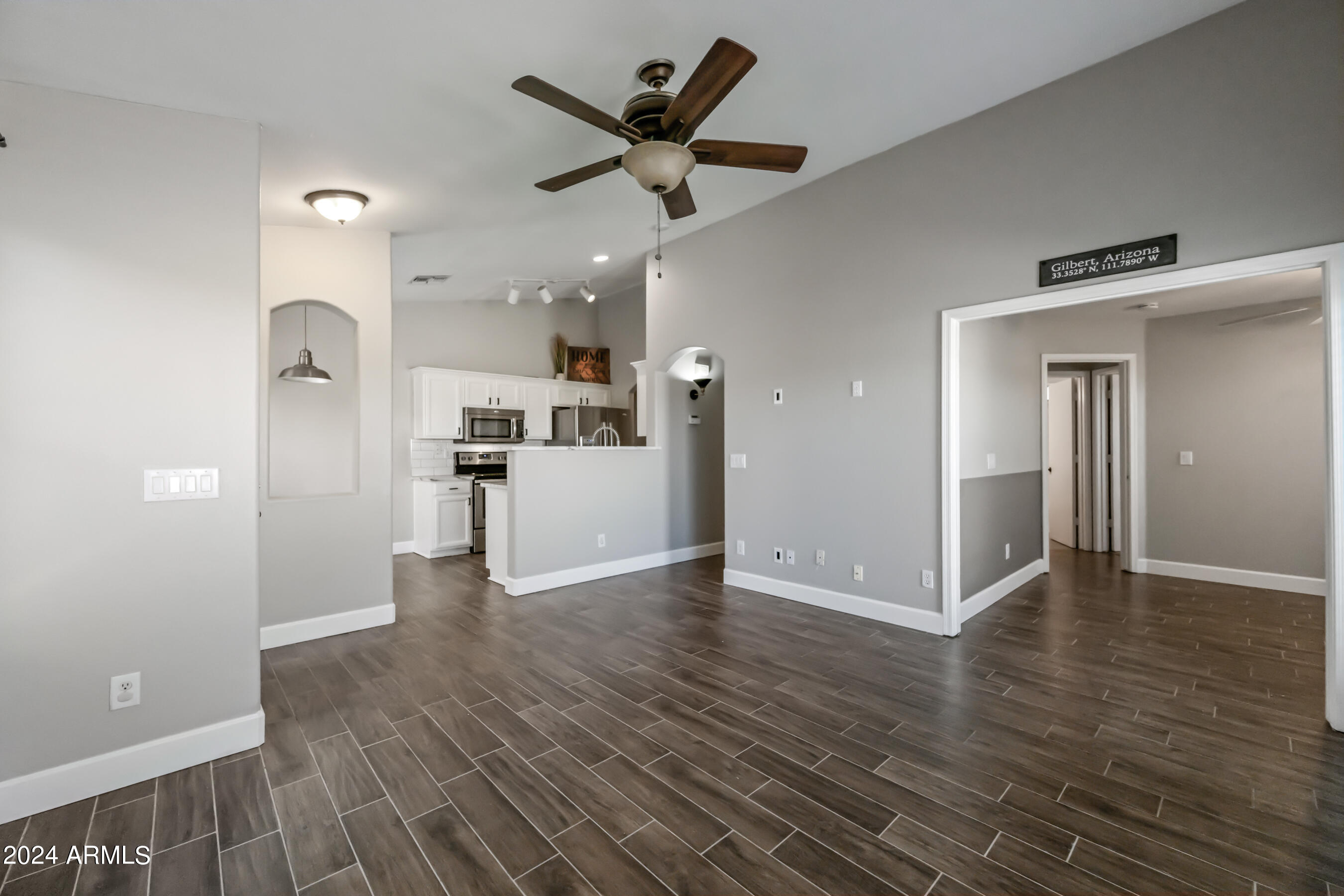 2075 S PEPPERTREE Drive