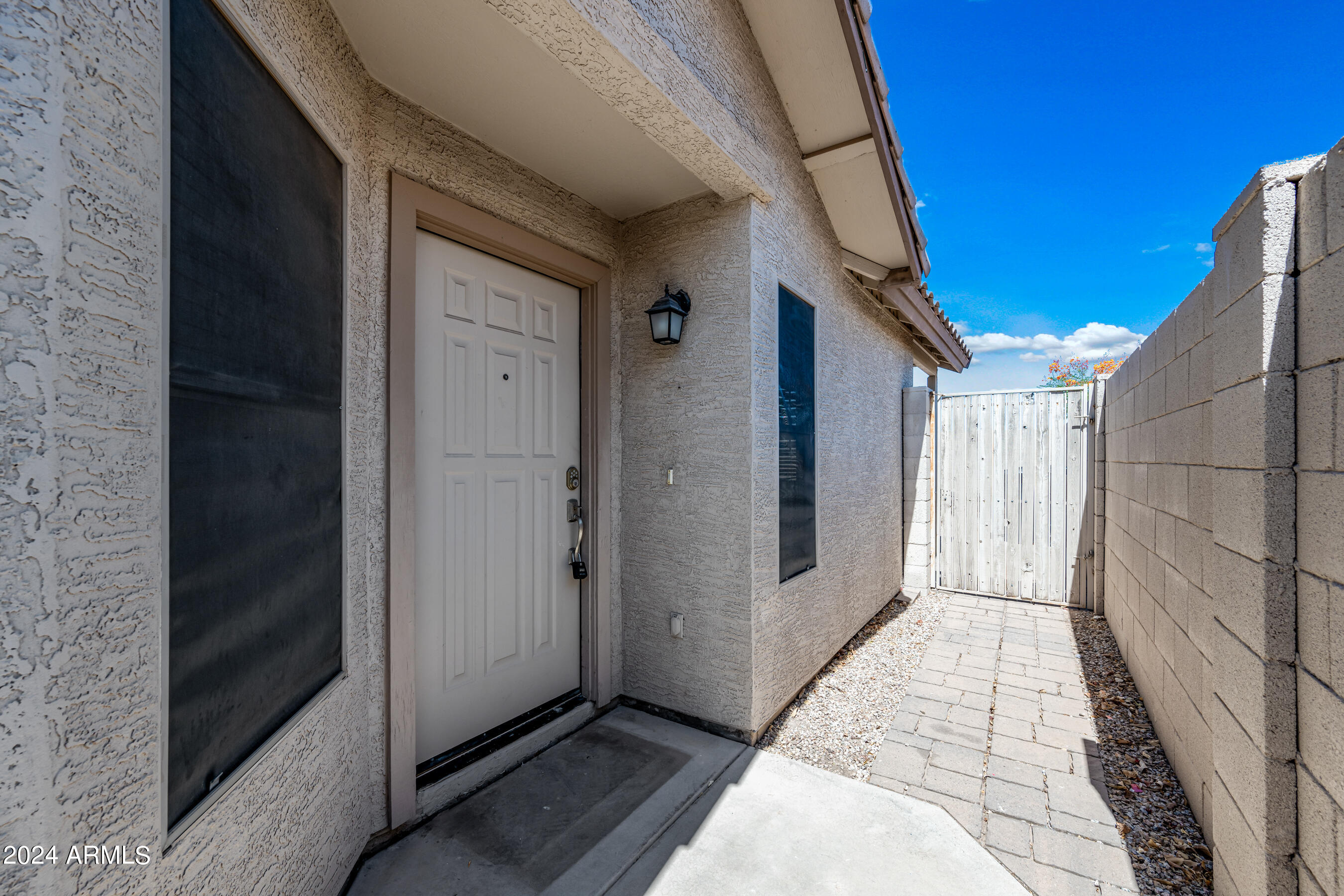 2075 S PEPPERTREE Drive