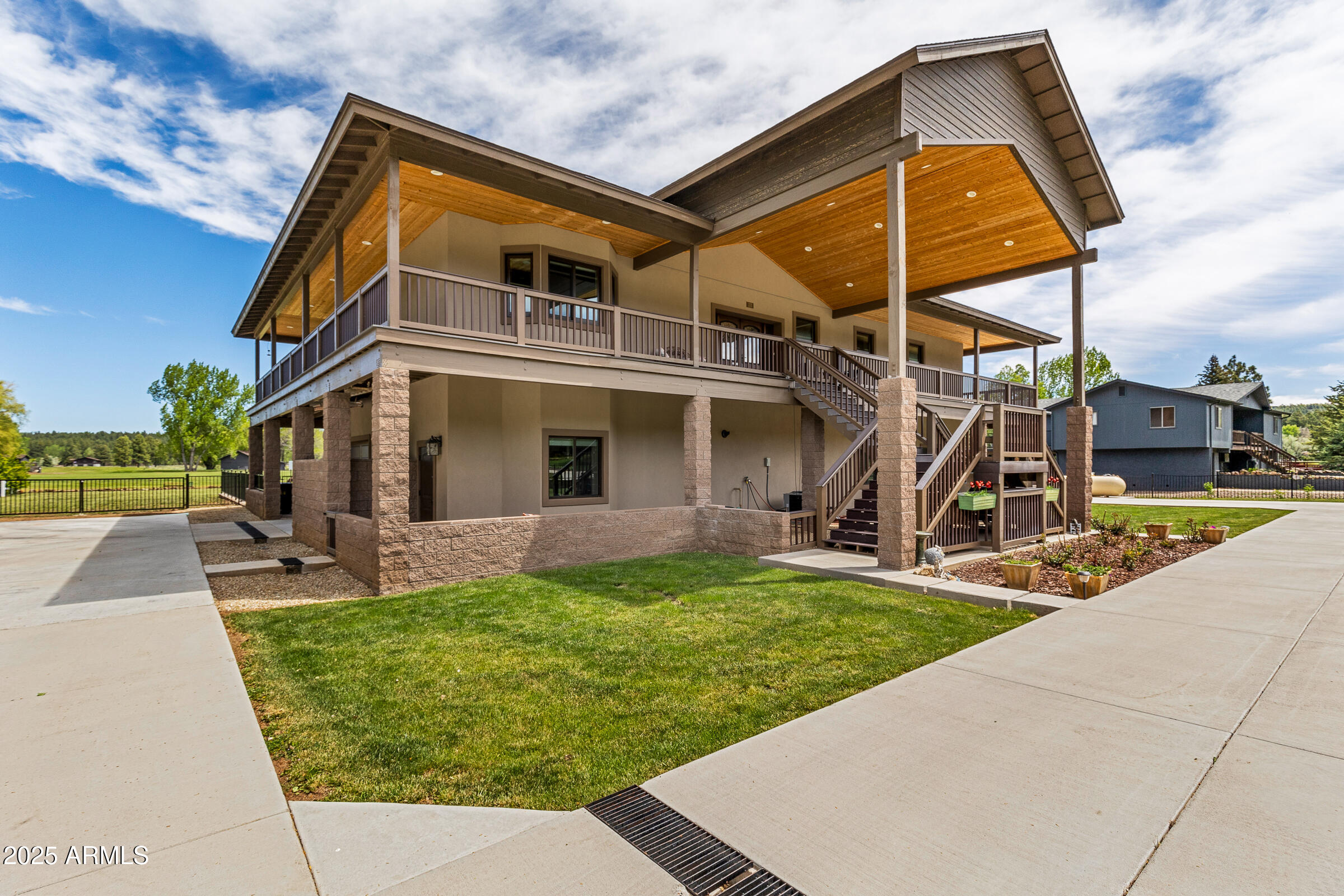 370 E Navajo Road