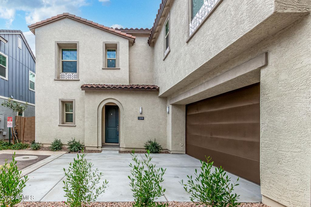 Photo of 1319 W Bluejay Drive, Chandler, AZ 85286 (MLS # 6976954)