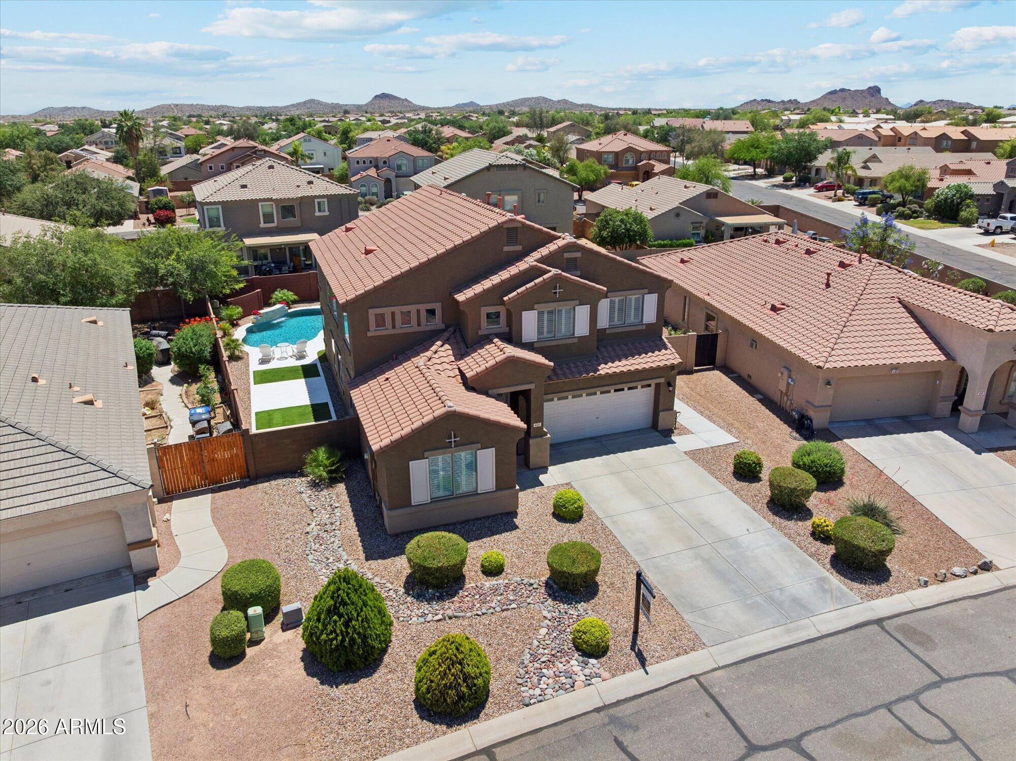 625 E TAYLOR Trail