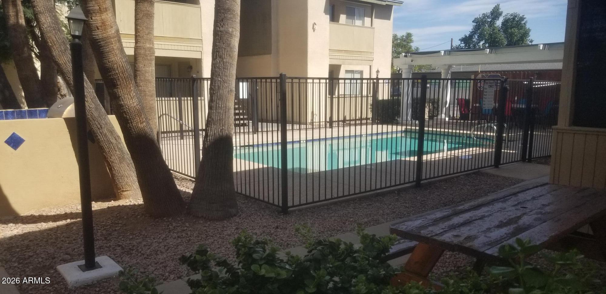 729 W COOLIDGE Street 210