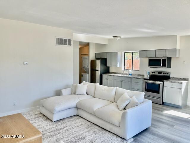 BOND ACRES - Residential Income