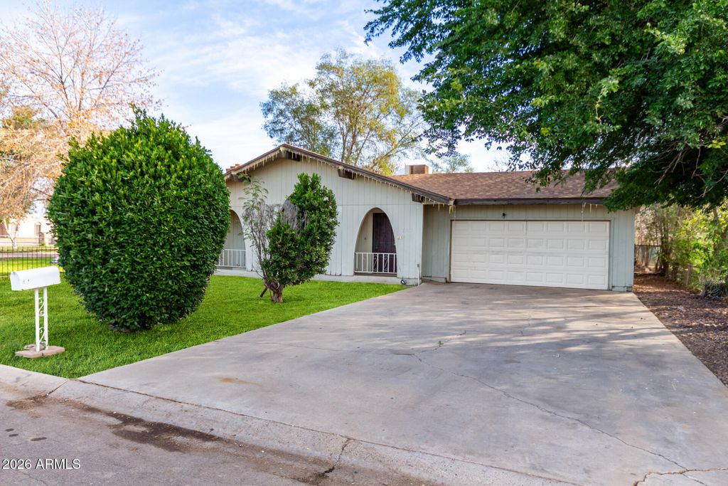 Photo of 7827 N 61st Avenue, Glendale, AZ 85301 (MLS # 6971803)