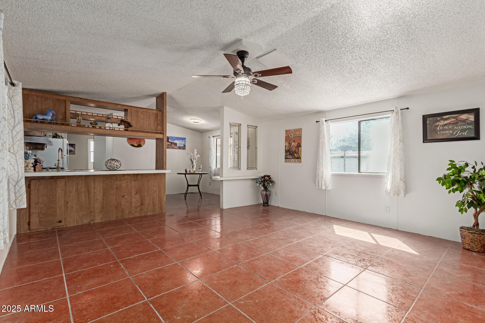 2709 W ROBIN Lane