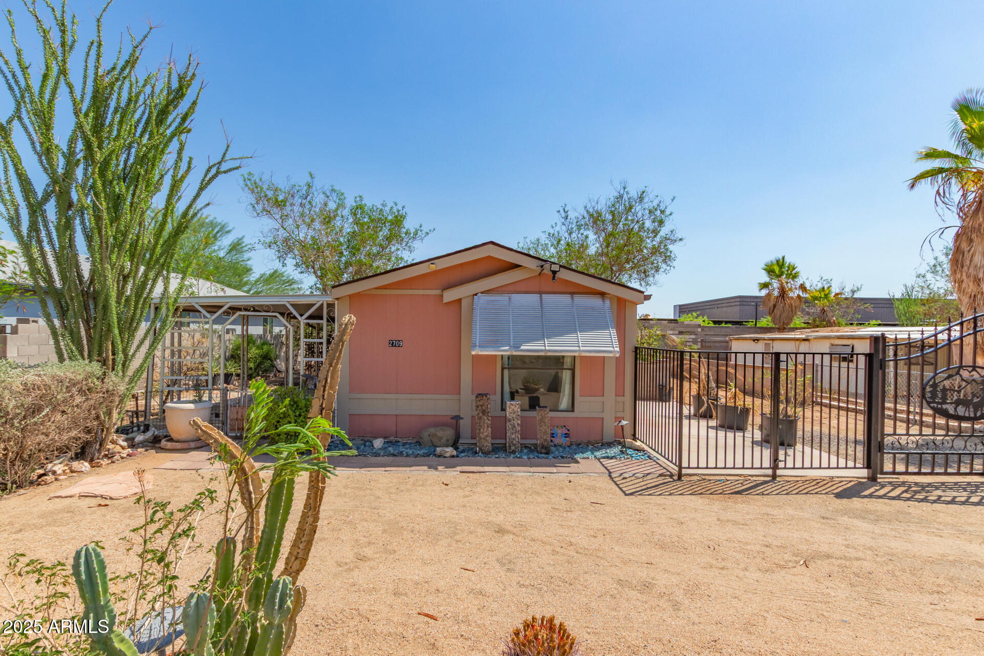 2709 W ROBIN Lane