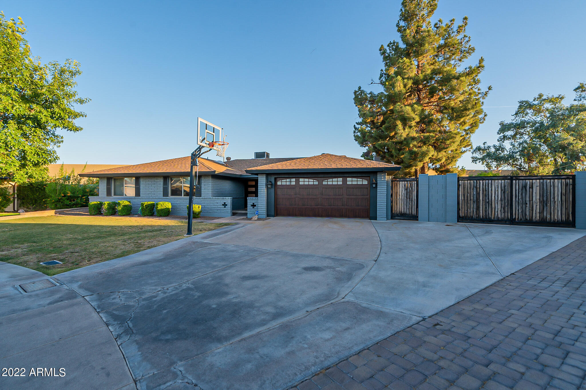 4026 S HOLBROOK Lane