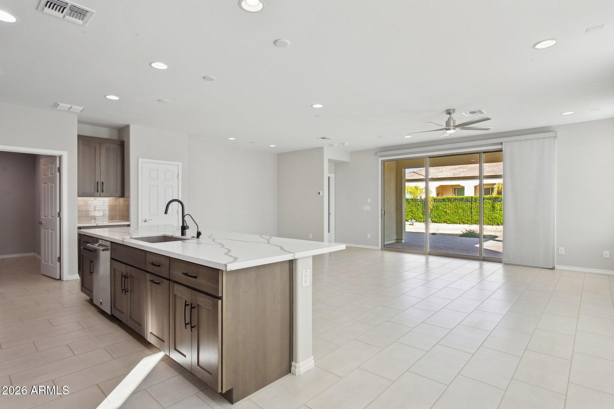 506 E CITRUS HOLLOW Way