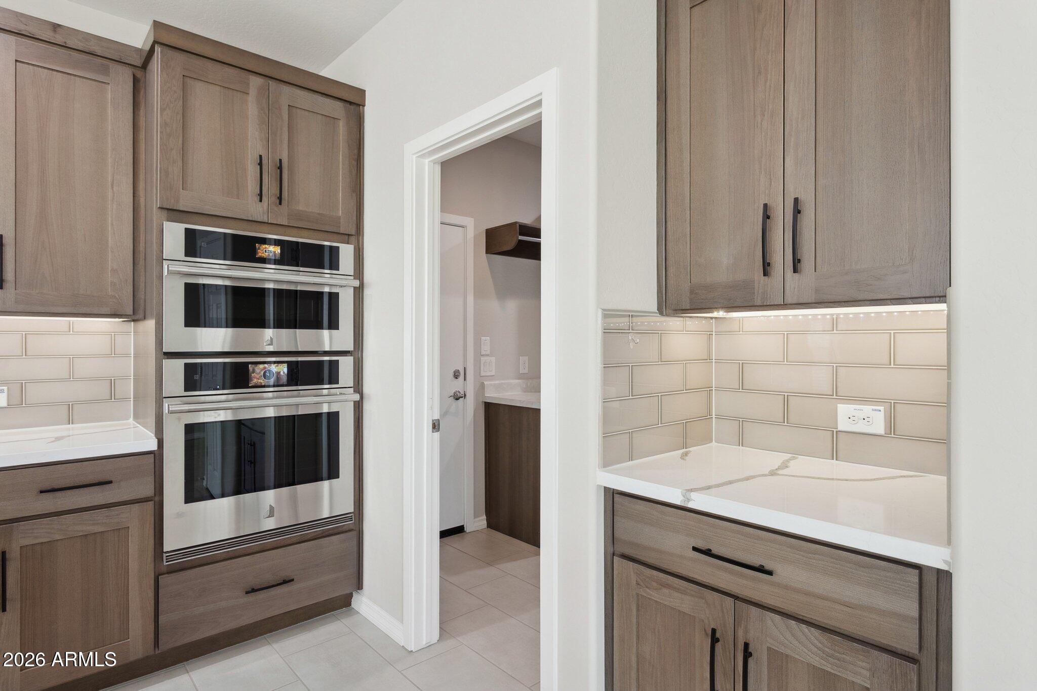 506 E CITRUS HOLLOW Way