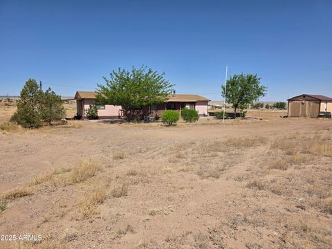 1 CR 6012 -- St Johns AZ 85936