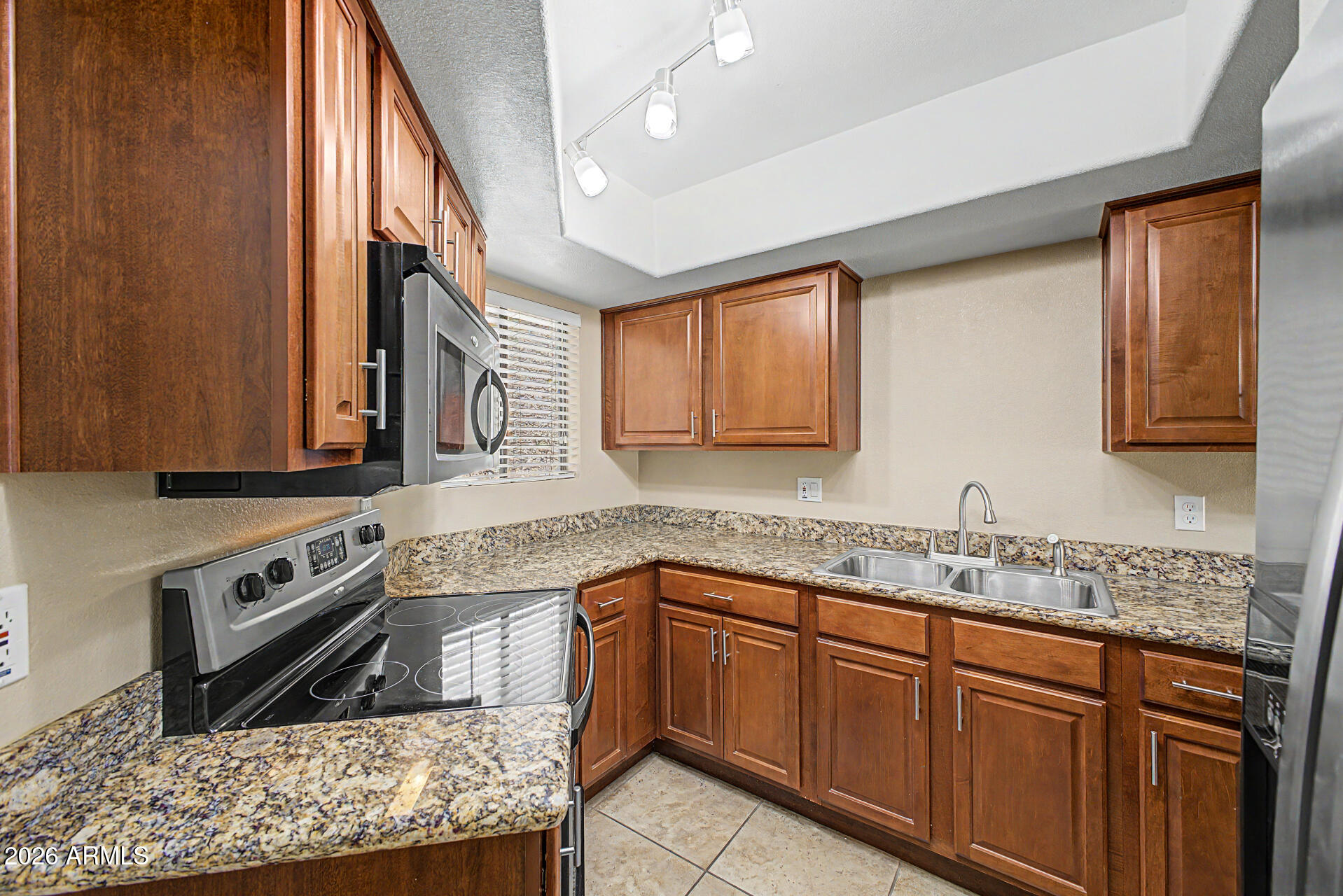 885 N GRANITE REEF Road 82