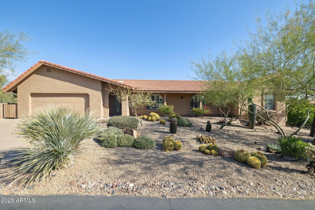 Photo of 2044 E Smoketree Drive, Carefree, AZ 85377 (MLS # 6951885)