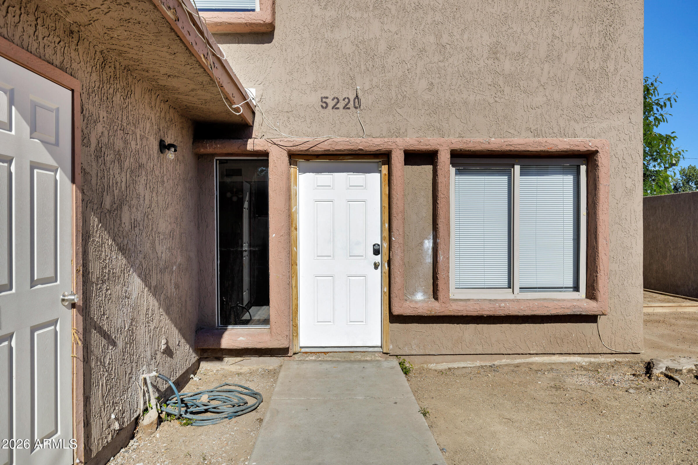 5220 W LYNWOOD Street