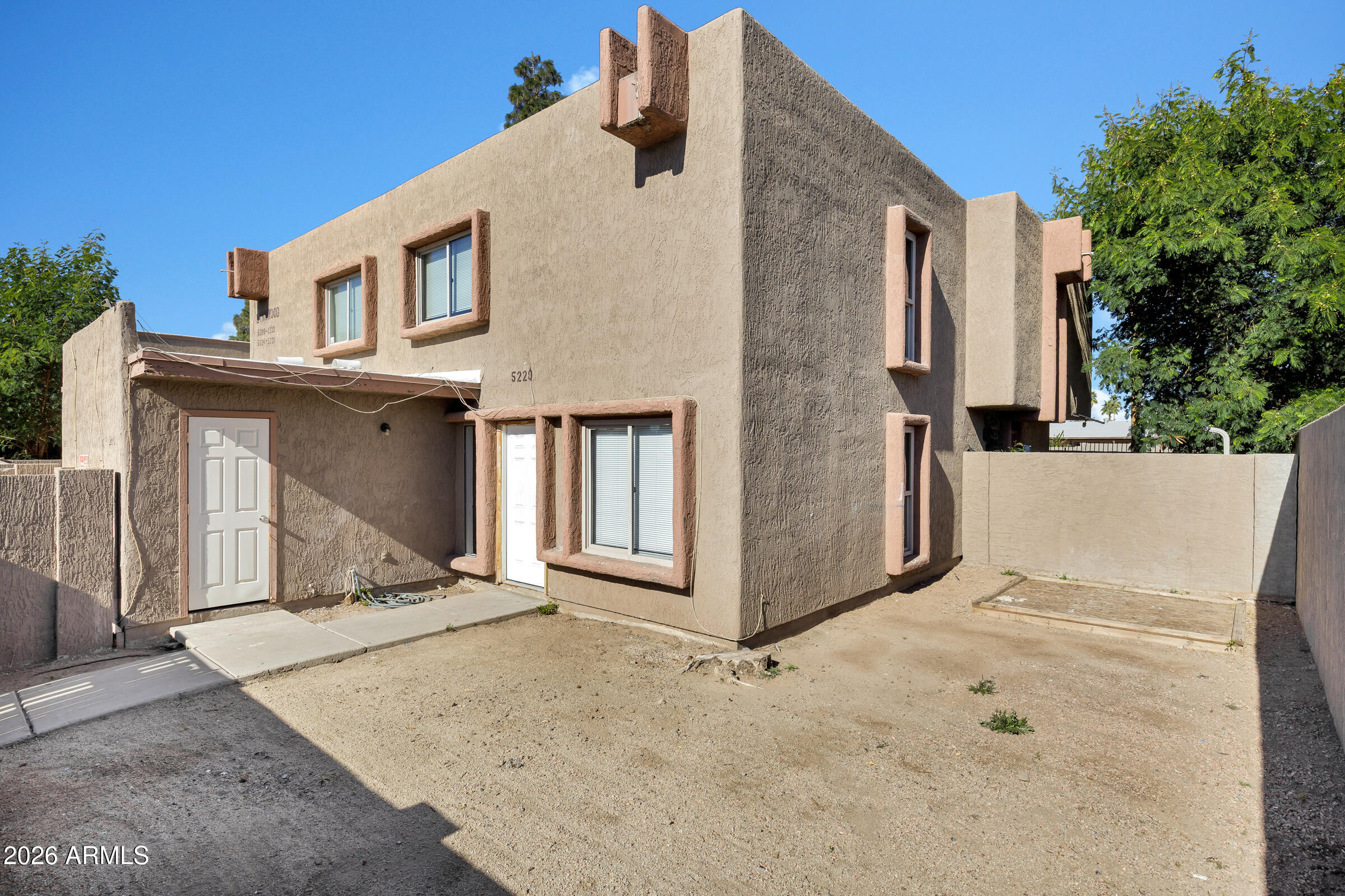 5220 W LYNWOOD Street