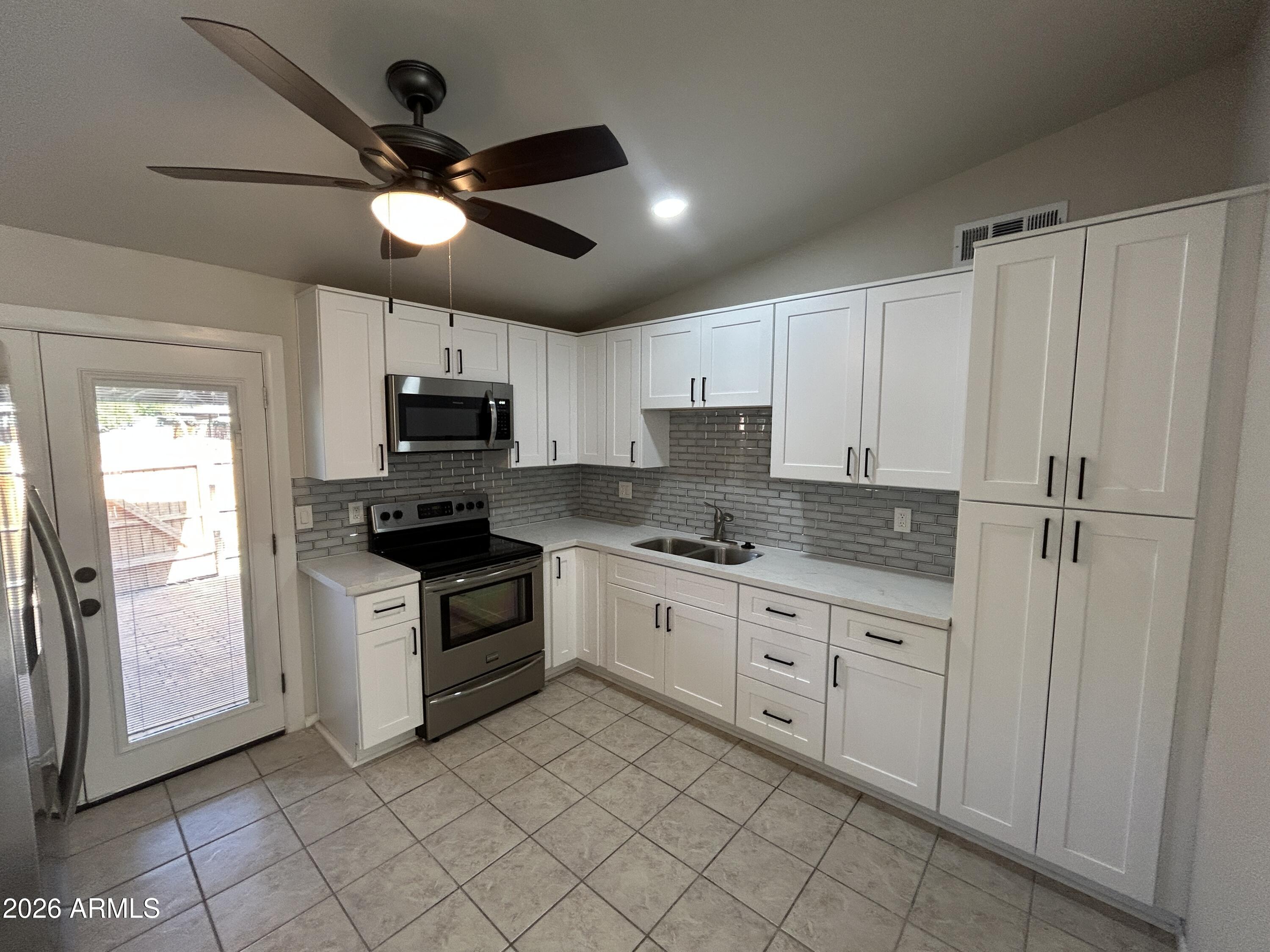 6711 W OSBORN Road 22