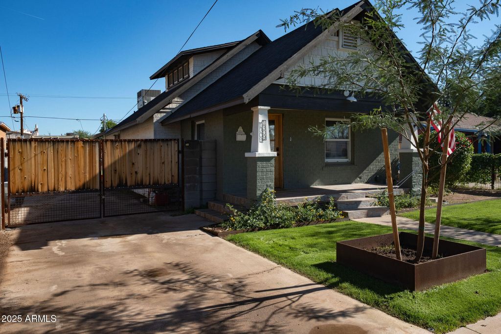 Photo of 1309 S 1st Avenue, Phoenix, AZ 85003 (MLS # 6951845)