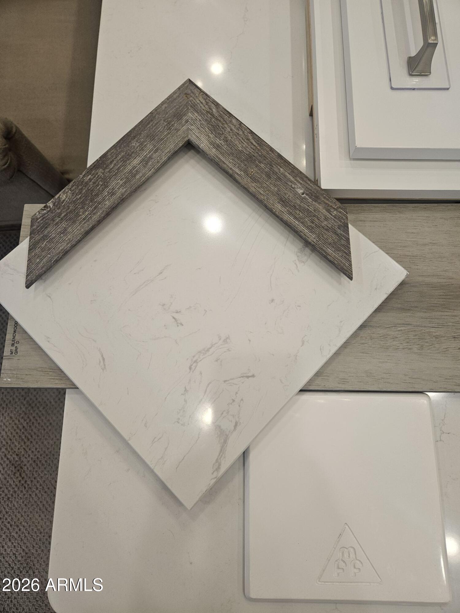 1124 E GLENEAGLE Drive