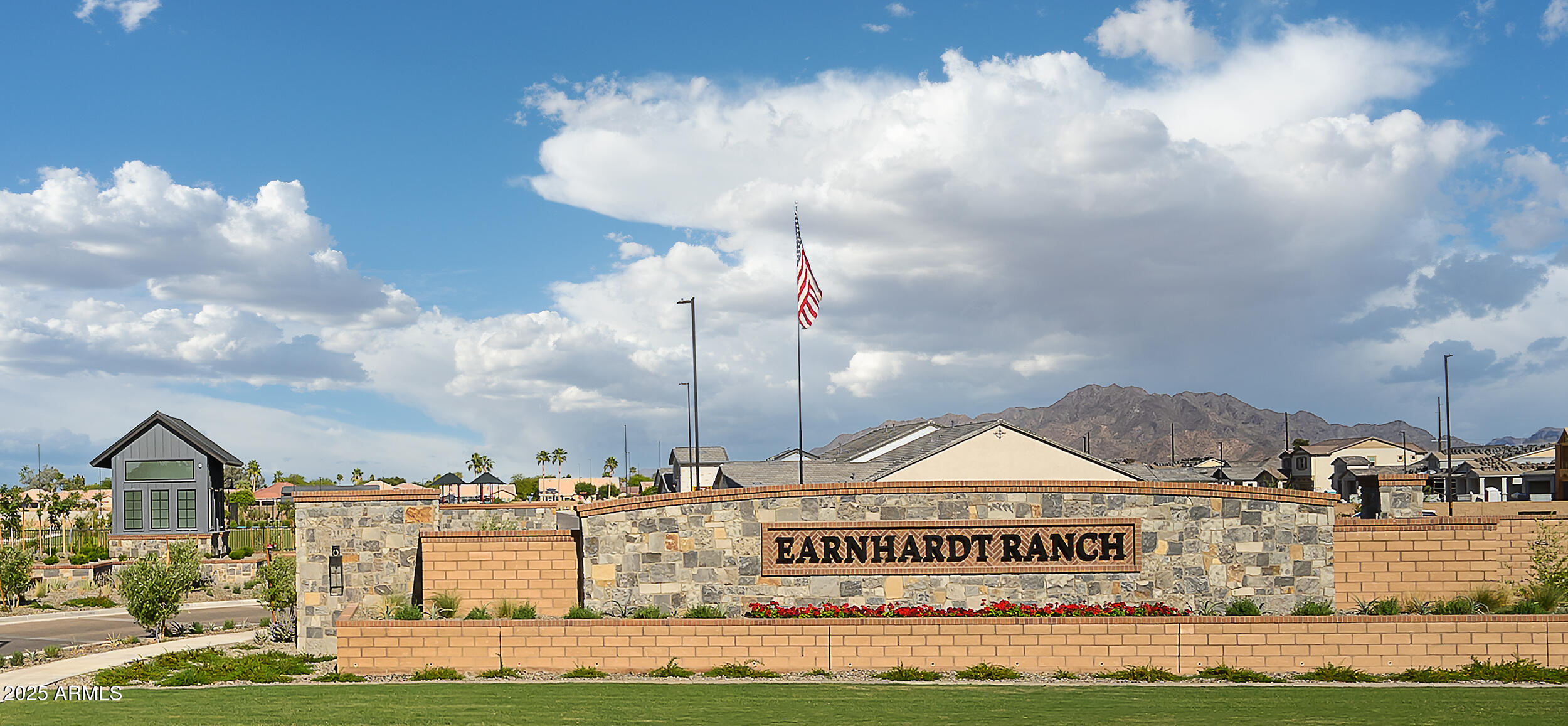 1124 E GLENEAGLE Drive