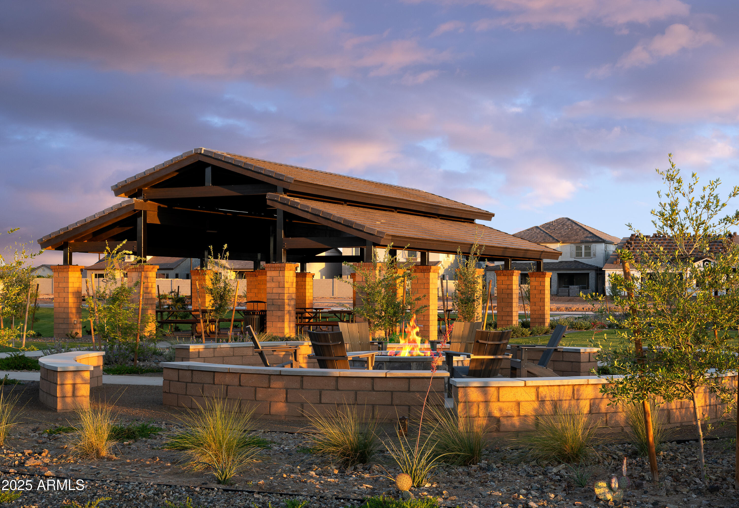 1124 E GLENEAGLE Drive