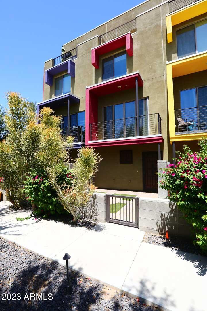 Photo 1 of 33 of 513 E AMES Place townhome
