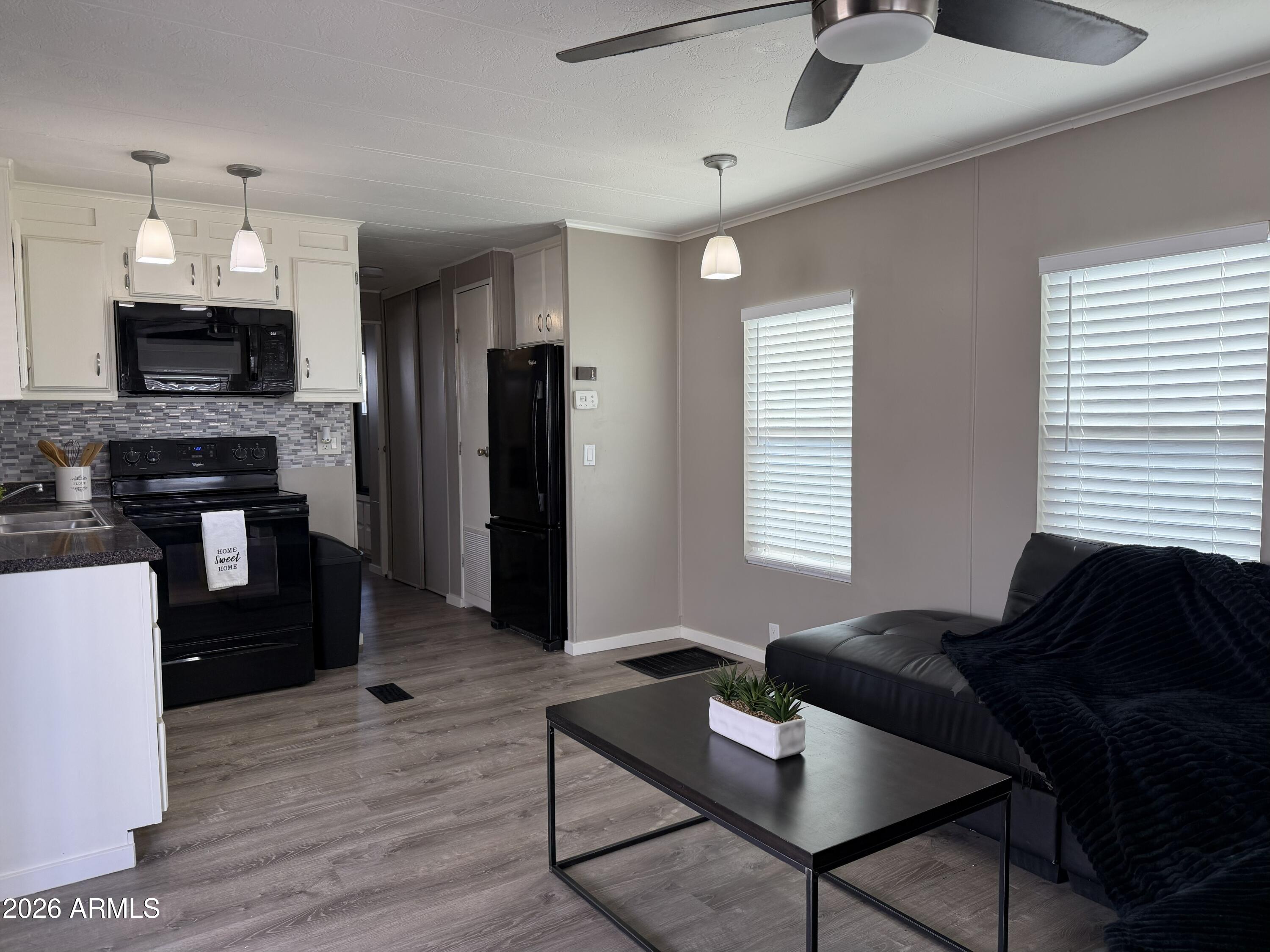 29 W Southern Avenue 53