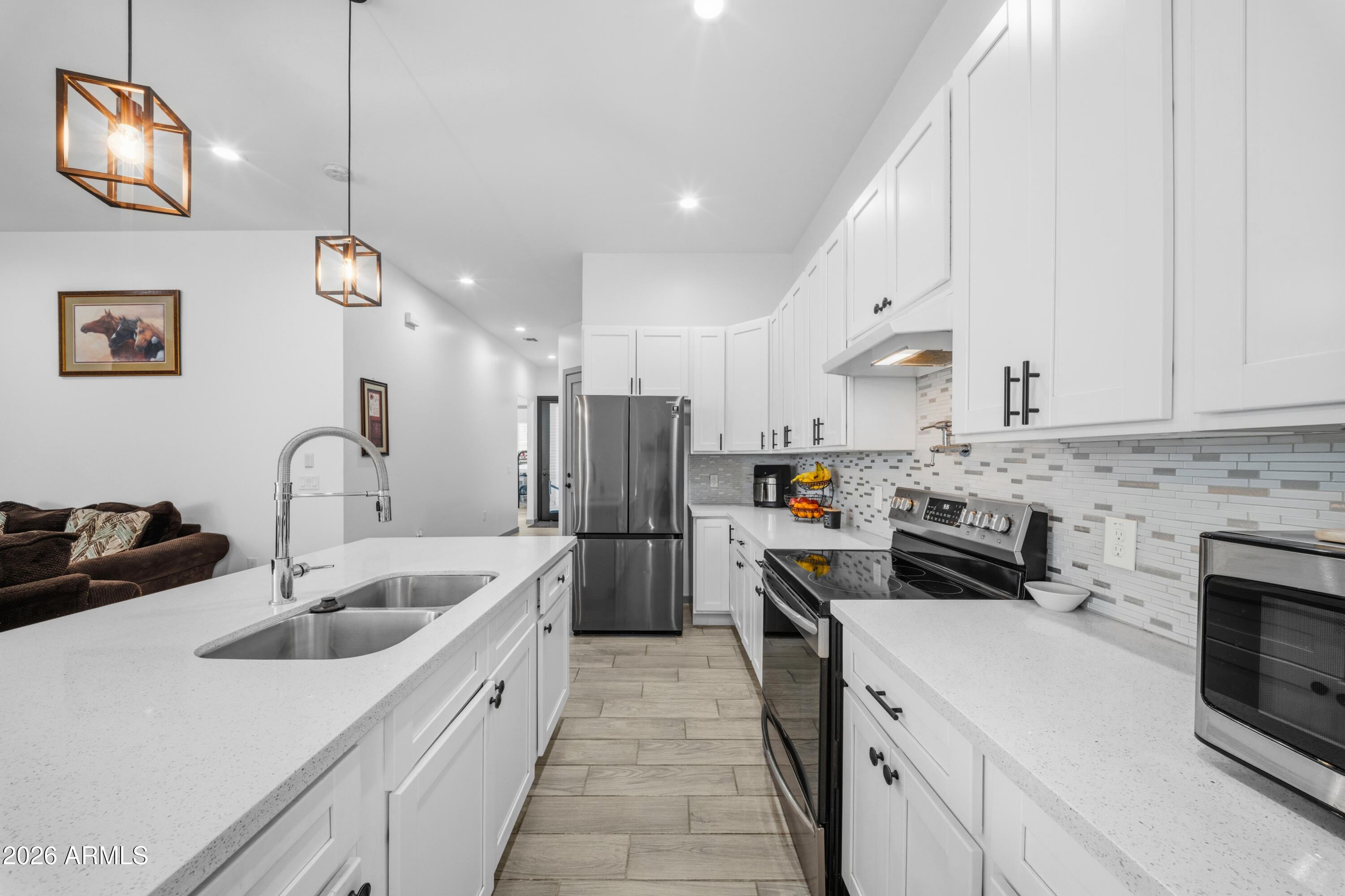 209 E KINDERMAN Drive