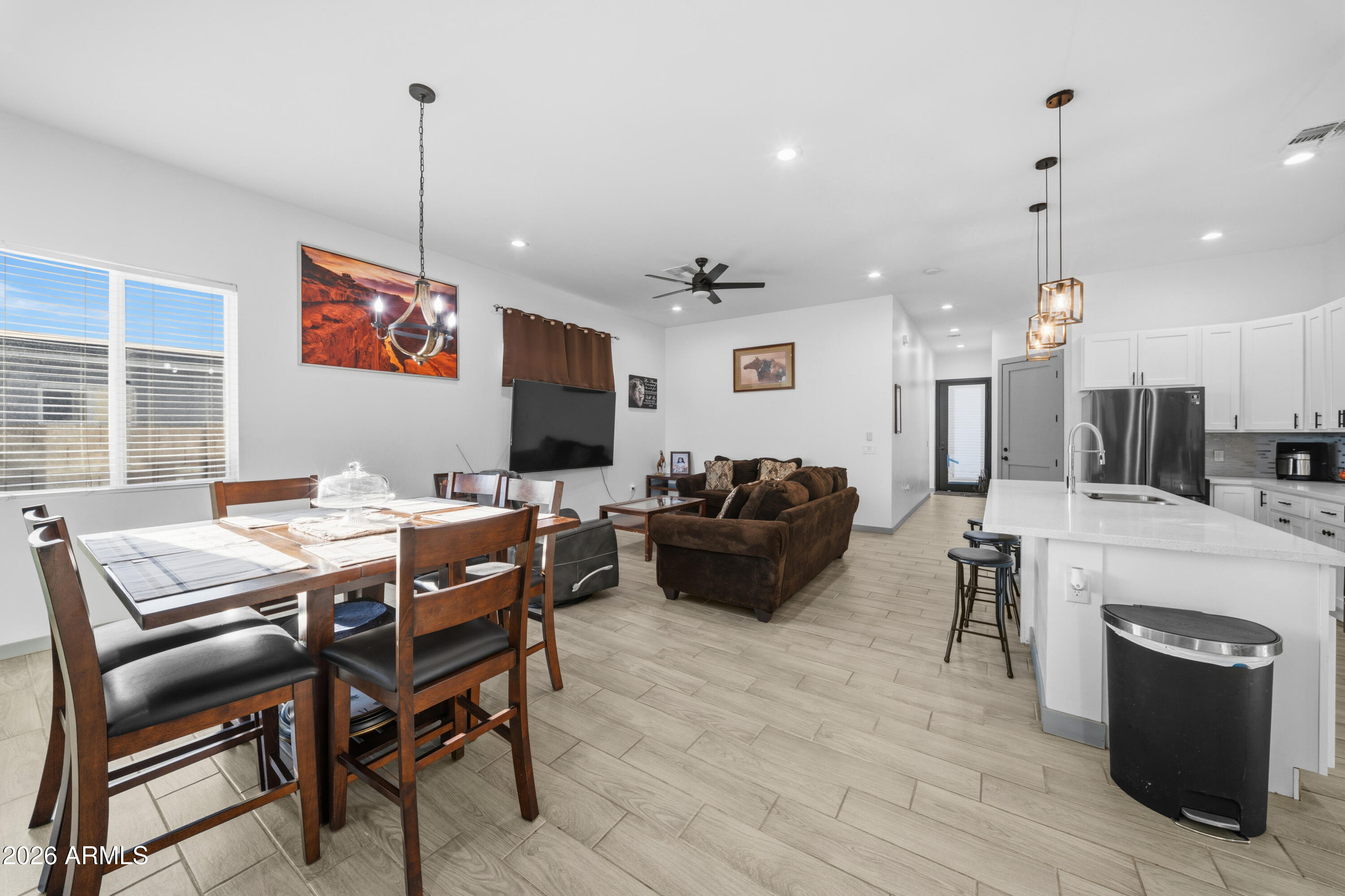 209 E KINDERMAN Drive