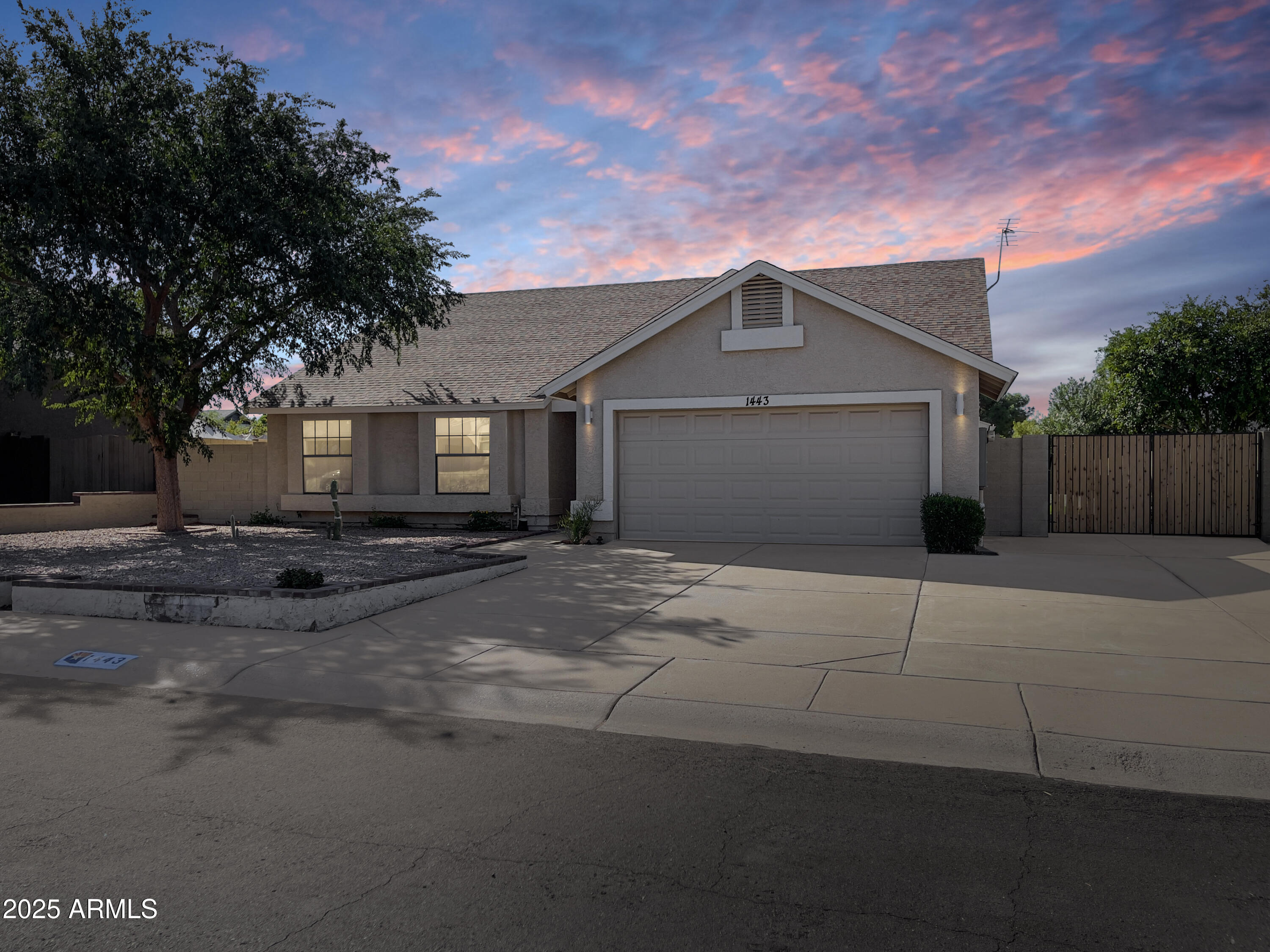 1443 E WICKIEUP Lane