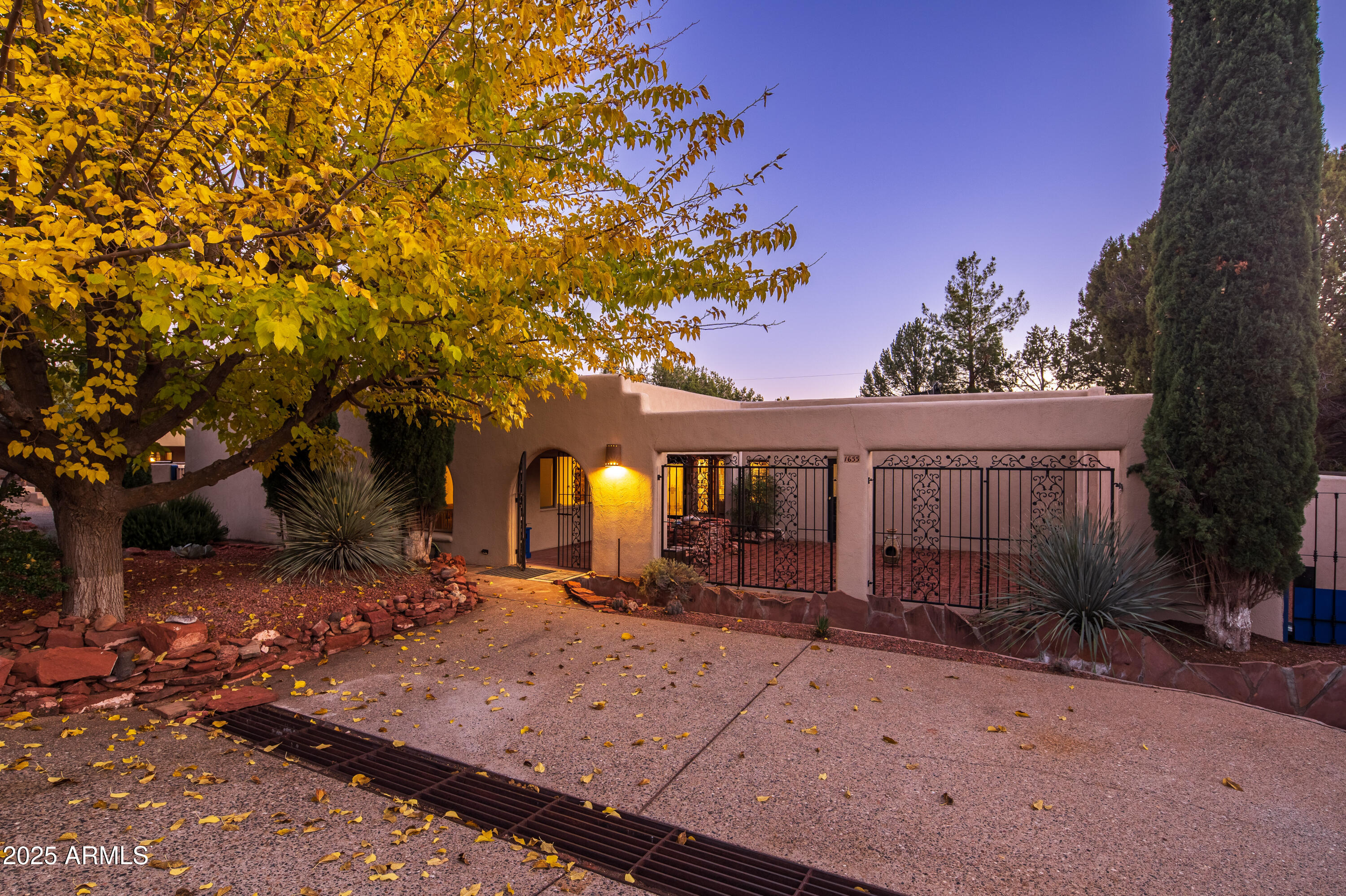 1655 Johnny Guitar Street