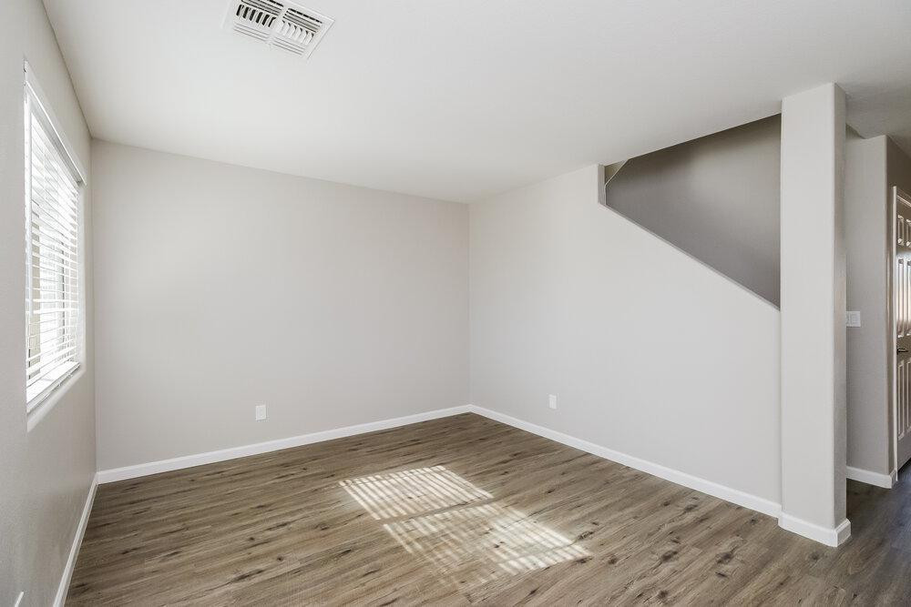 1836 E Silversmith Trail