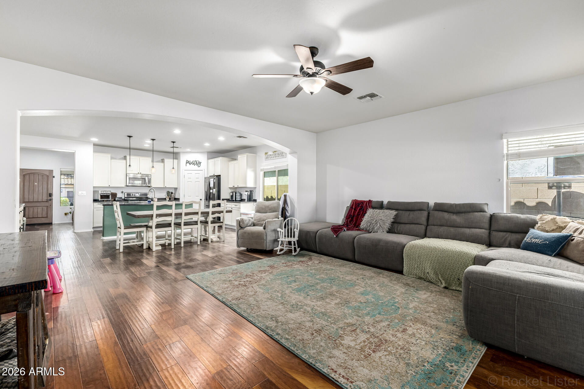 1656 W CAVEDALE Drive