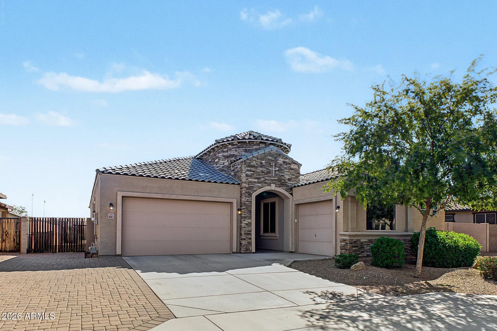 Photo of 9267 W Denton Lane, Glendale, AZ 85305 (MLS # 7091581)