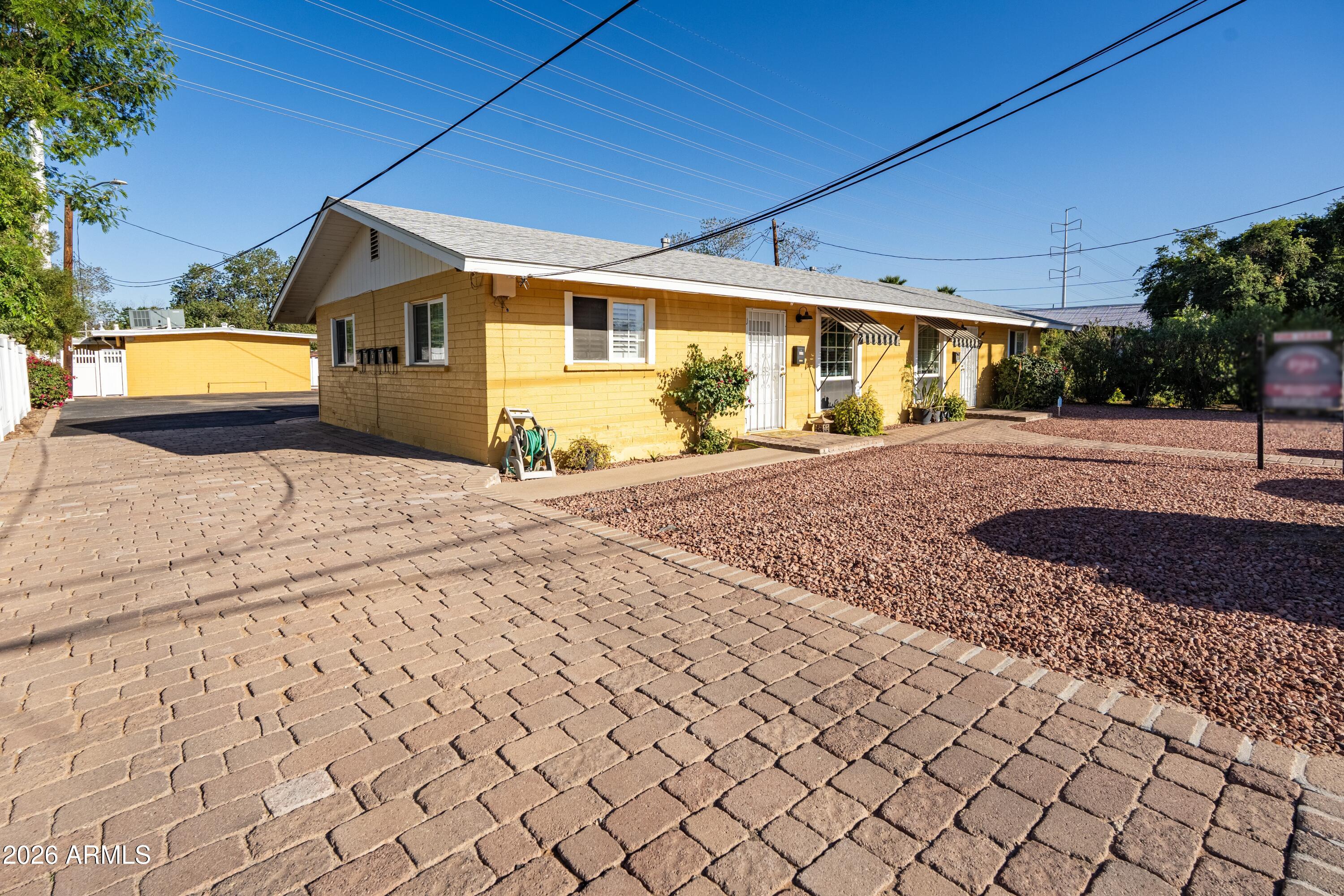 1219 S Farmer Avenue