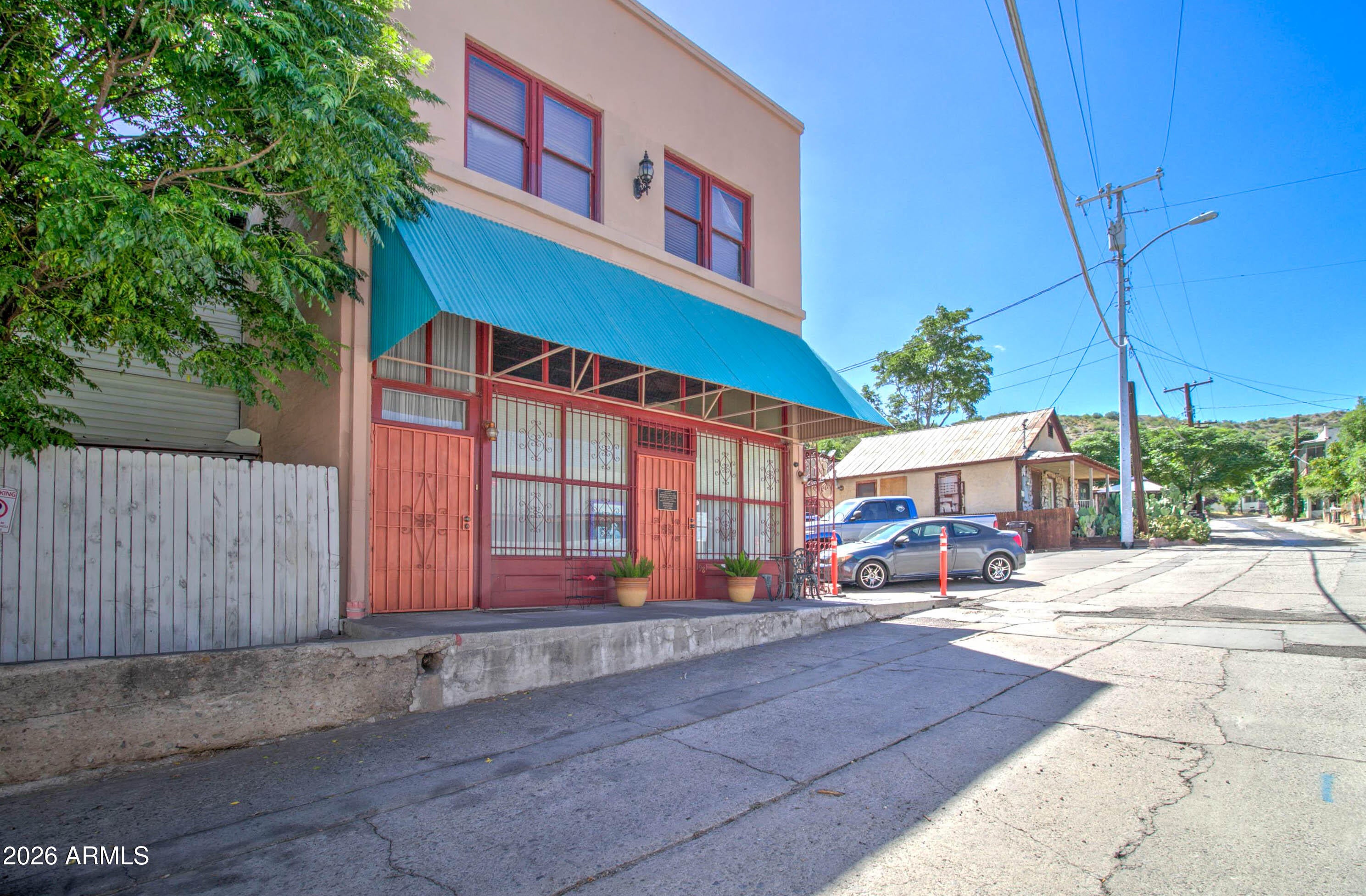 198 N CHISHOLM Avenue