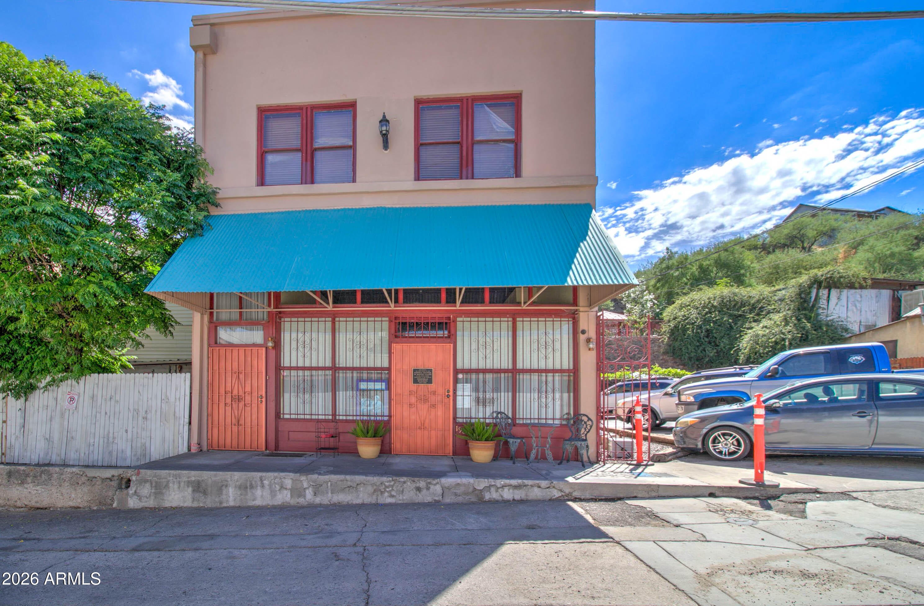 198 N CHISHOLM Avenue
