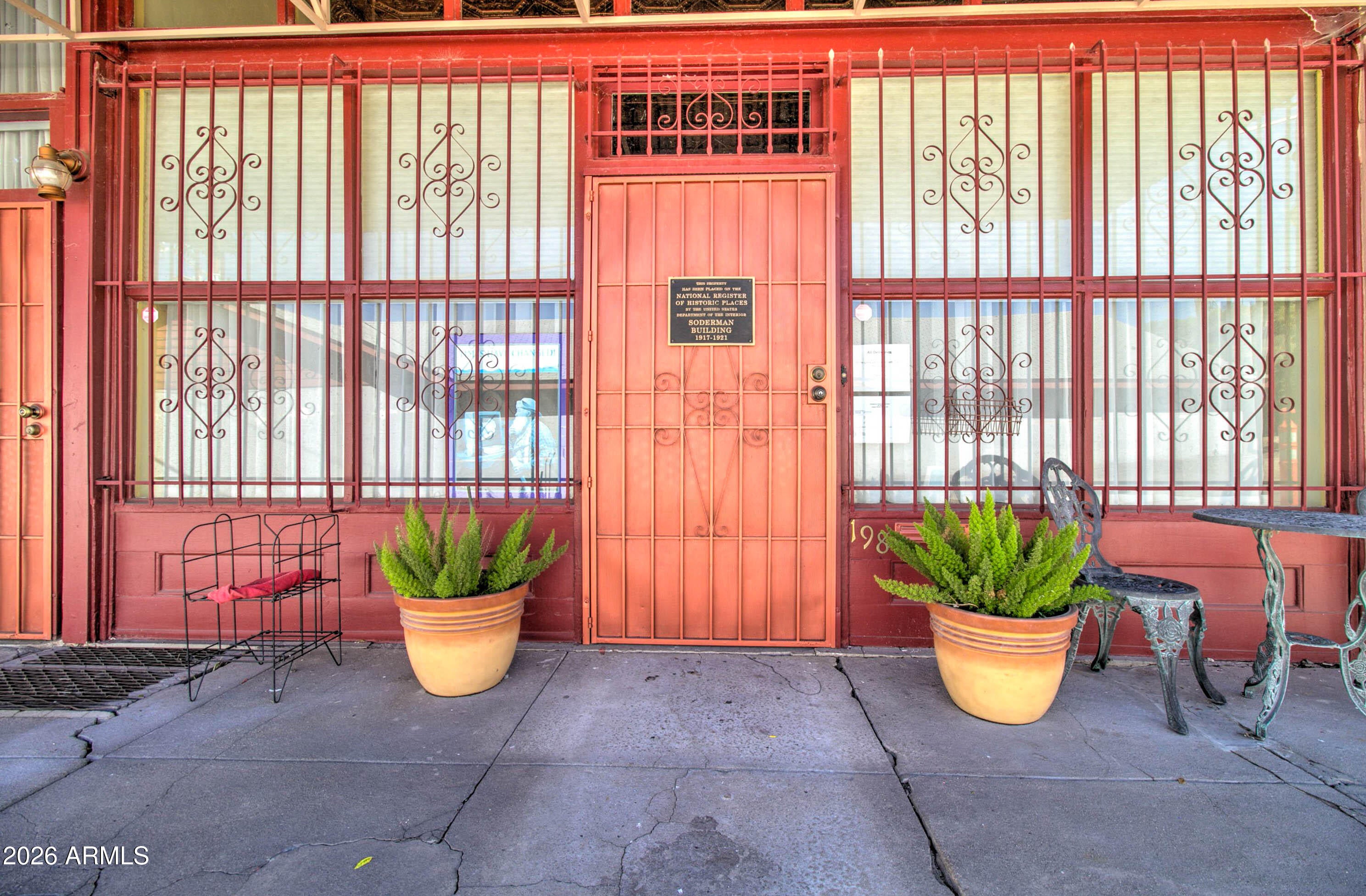 198 N CHISHOLM Avenue