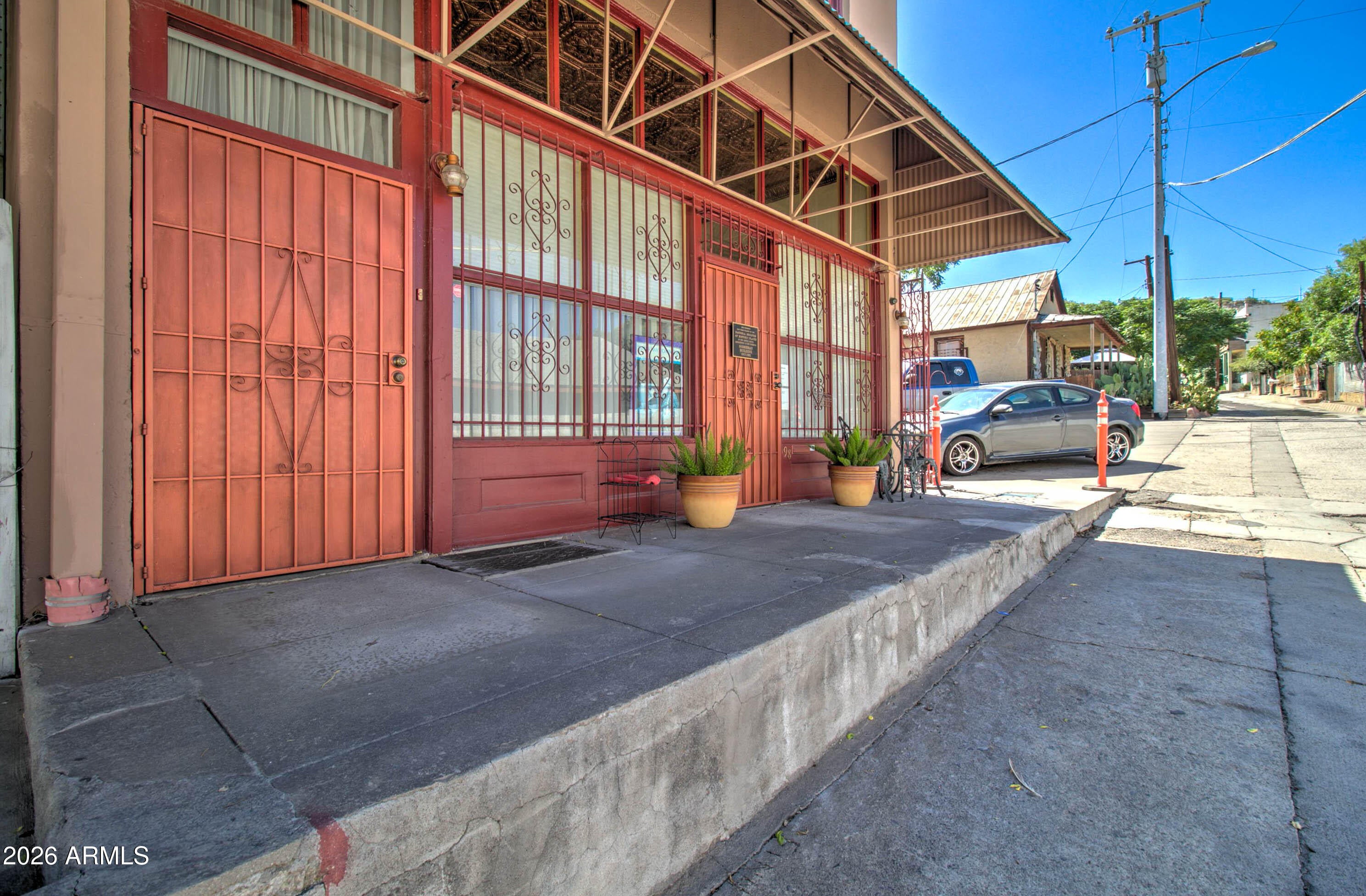 198 N CHISHOLM Avenue