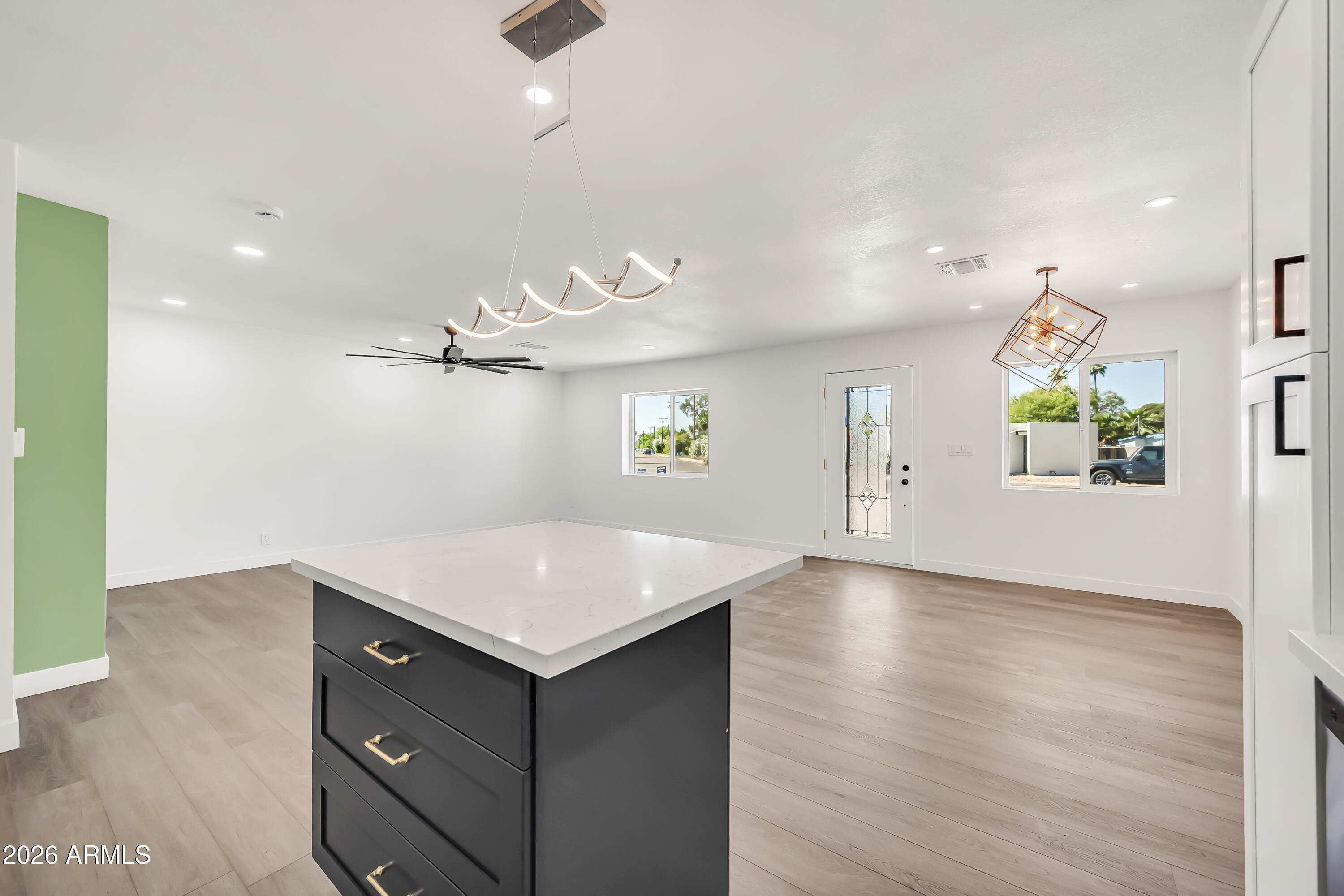 2813 N GREENFIELD Road